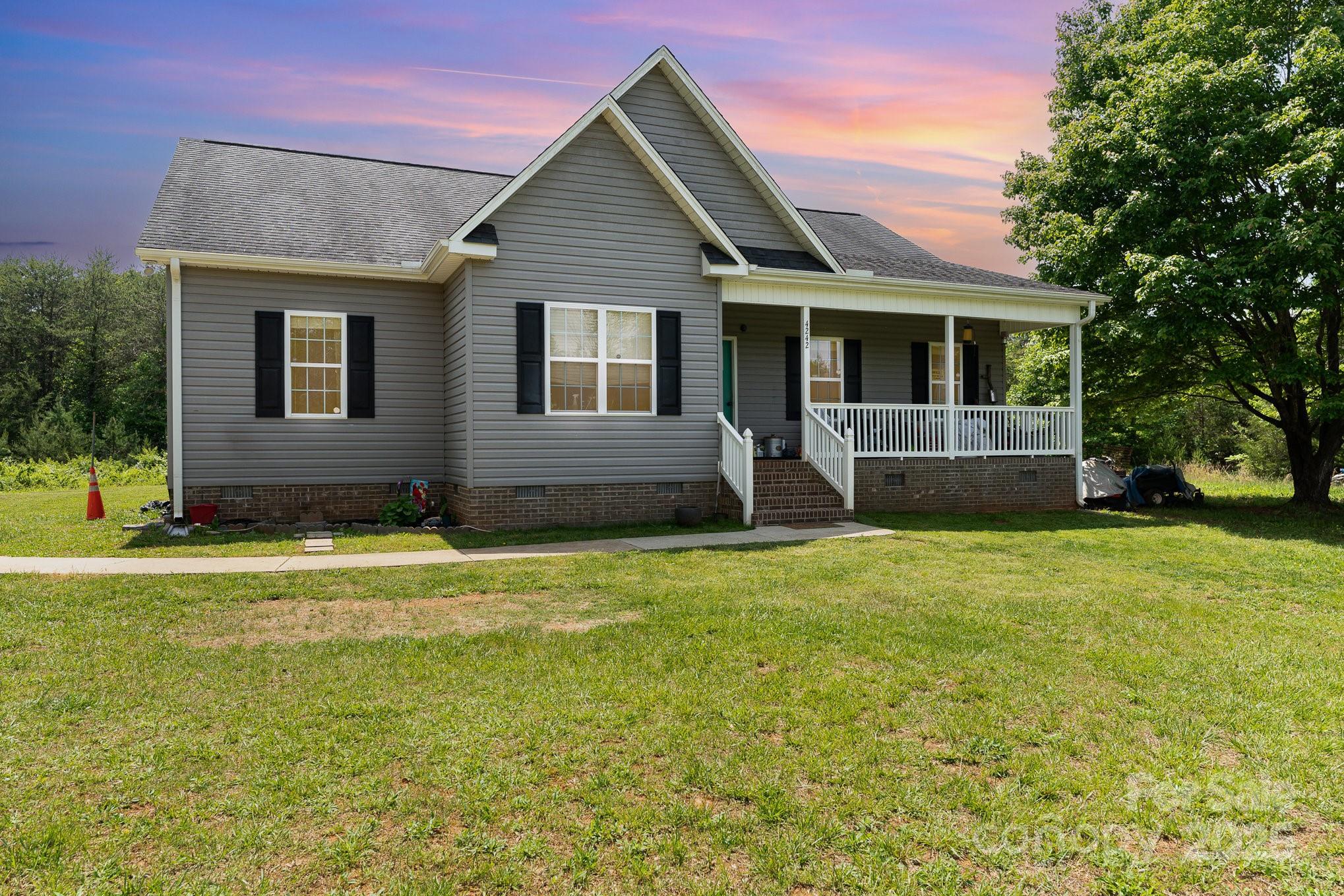4242 Lake Ridge Court Property Photo 1