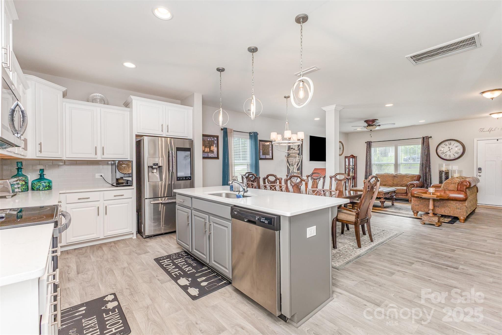 1117 Laurel Woods Drive Property Photo 1