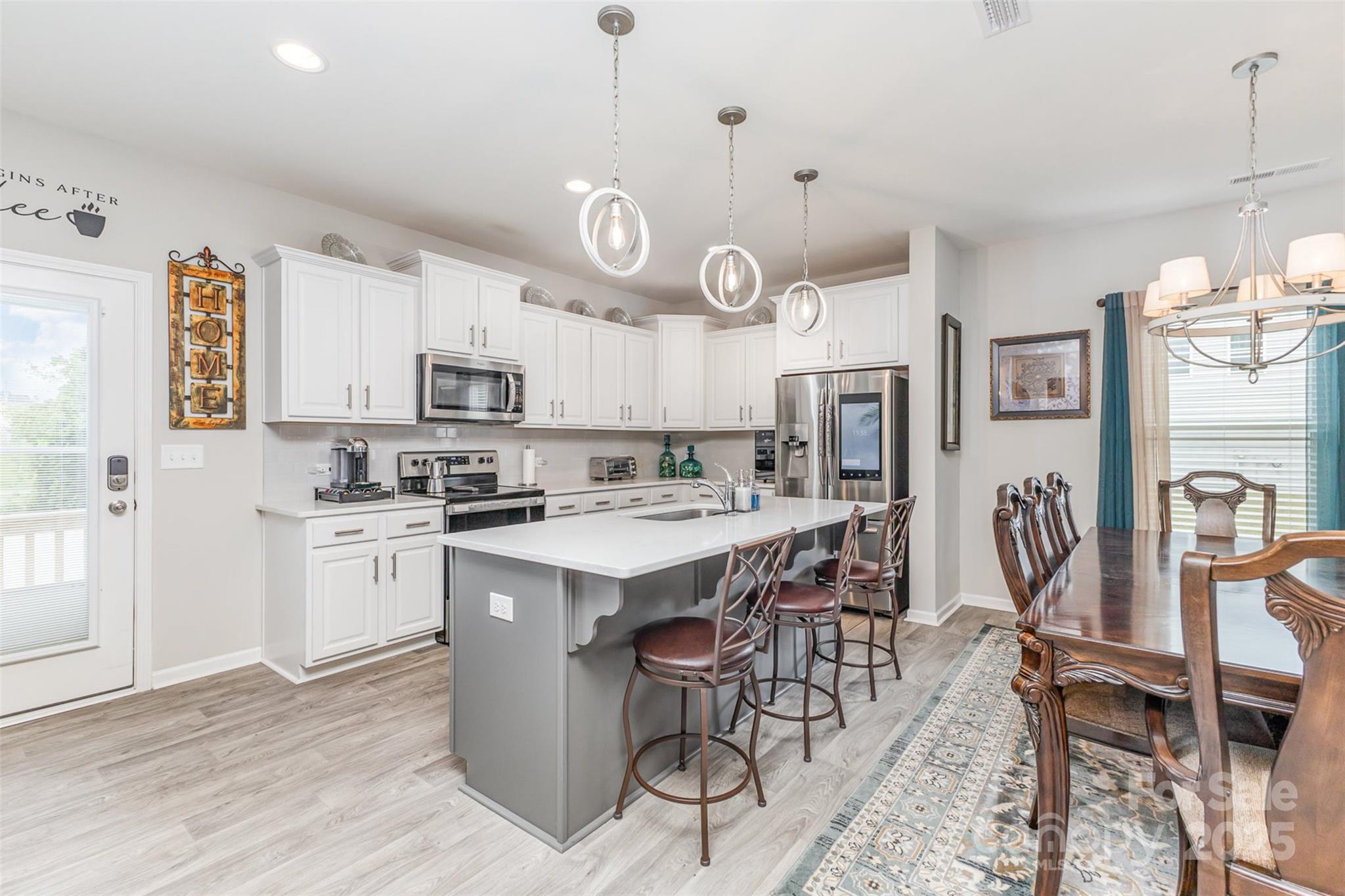 1117 Laurel Woods Drive Property Photo 2