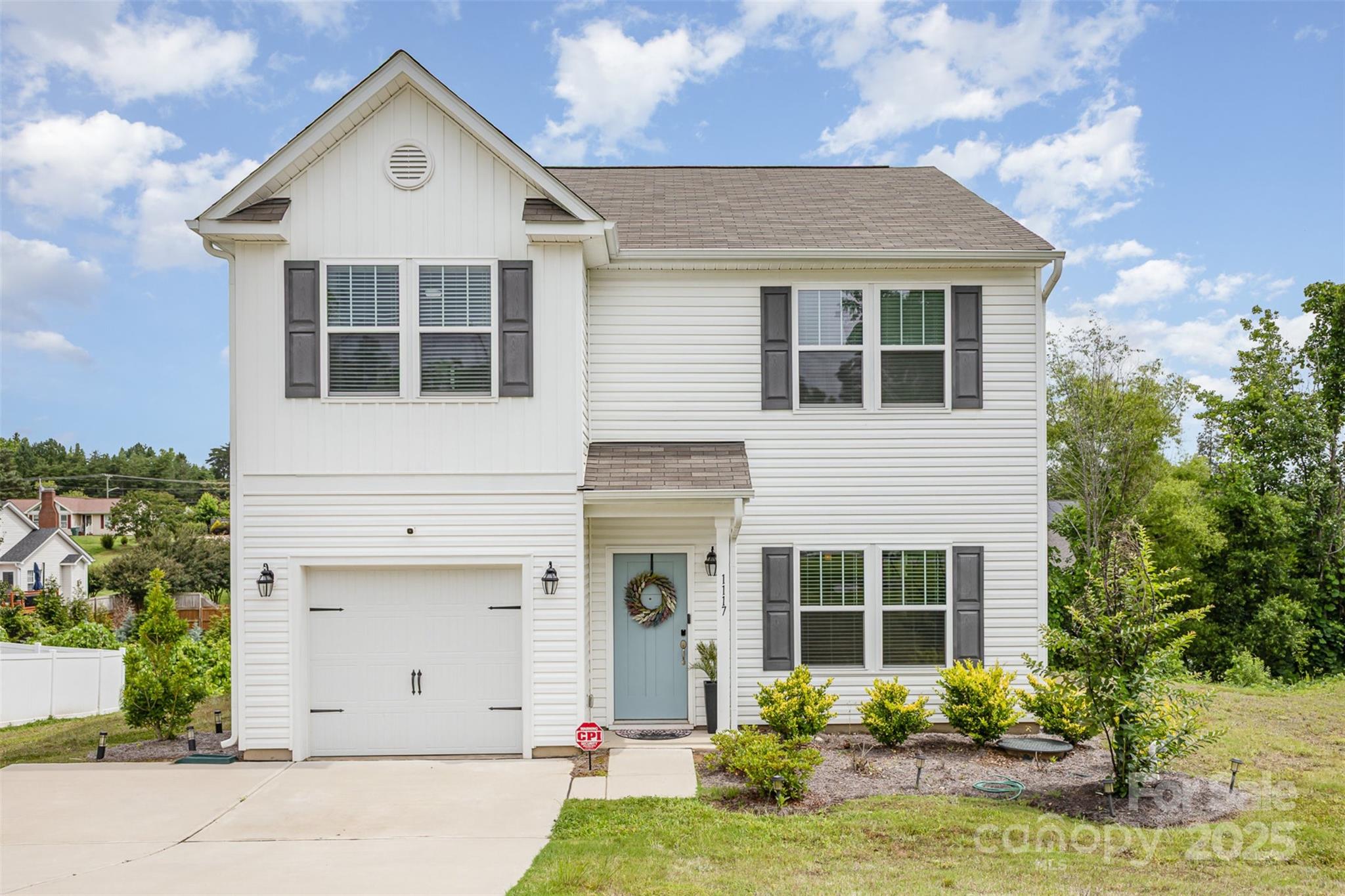 1117 Laurel Woods Drive Property Photo 3