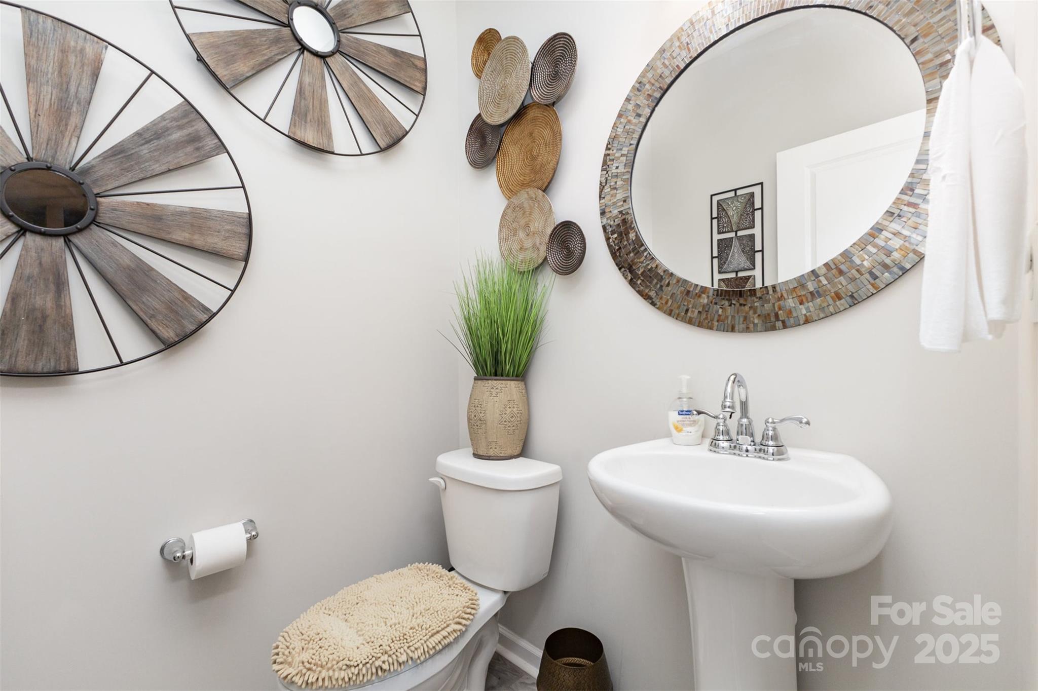 1117 Laurel Woods Drive Property Photo 6