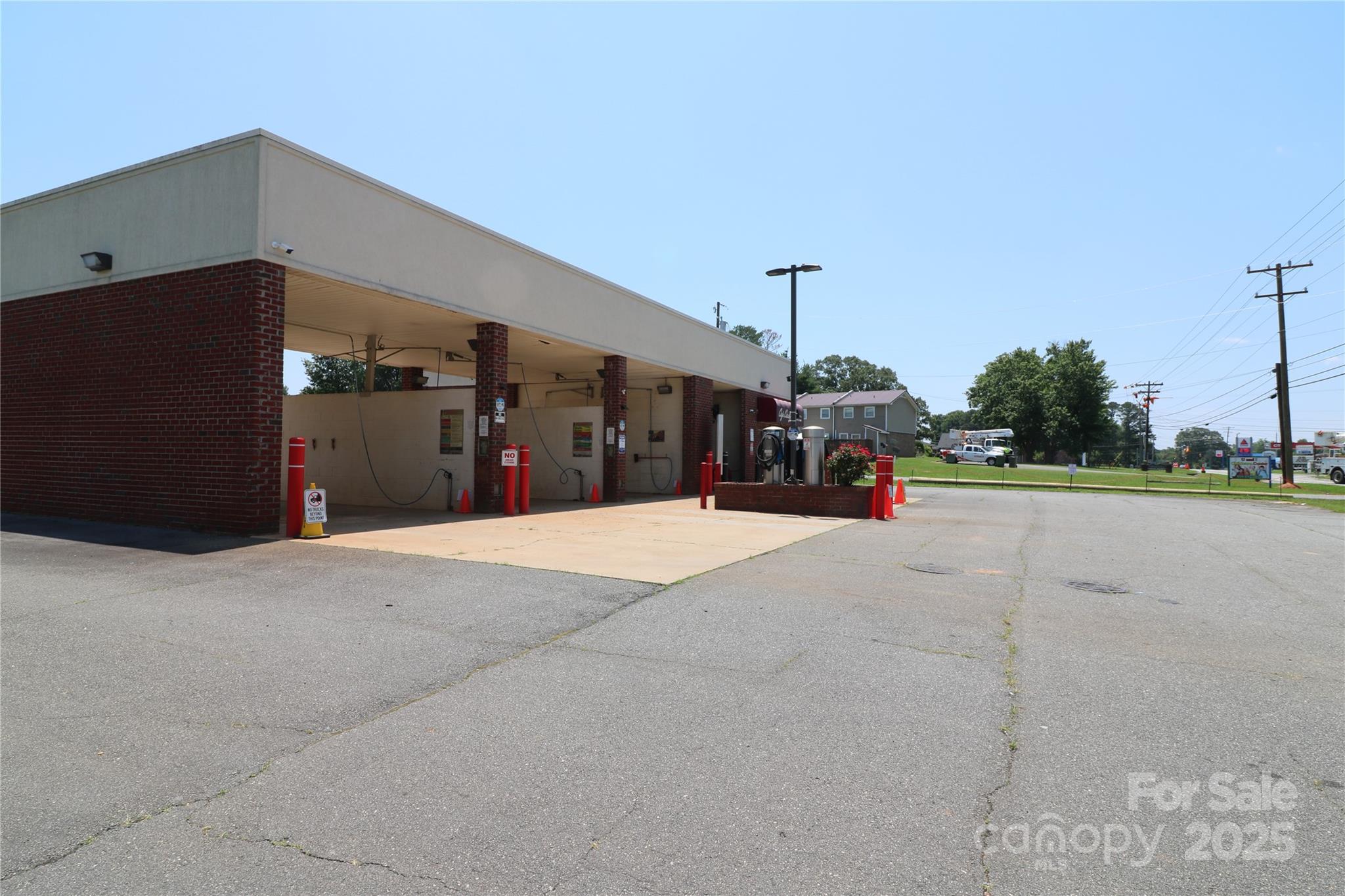 729 Oakland Road Property Photo 4