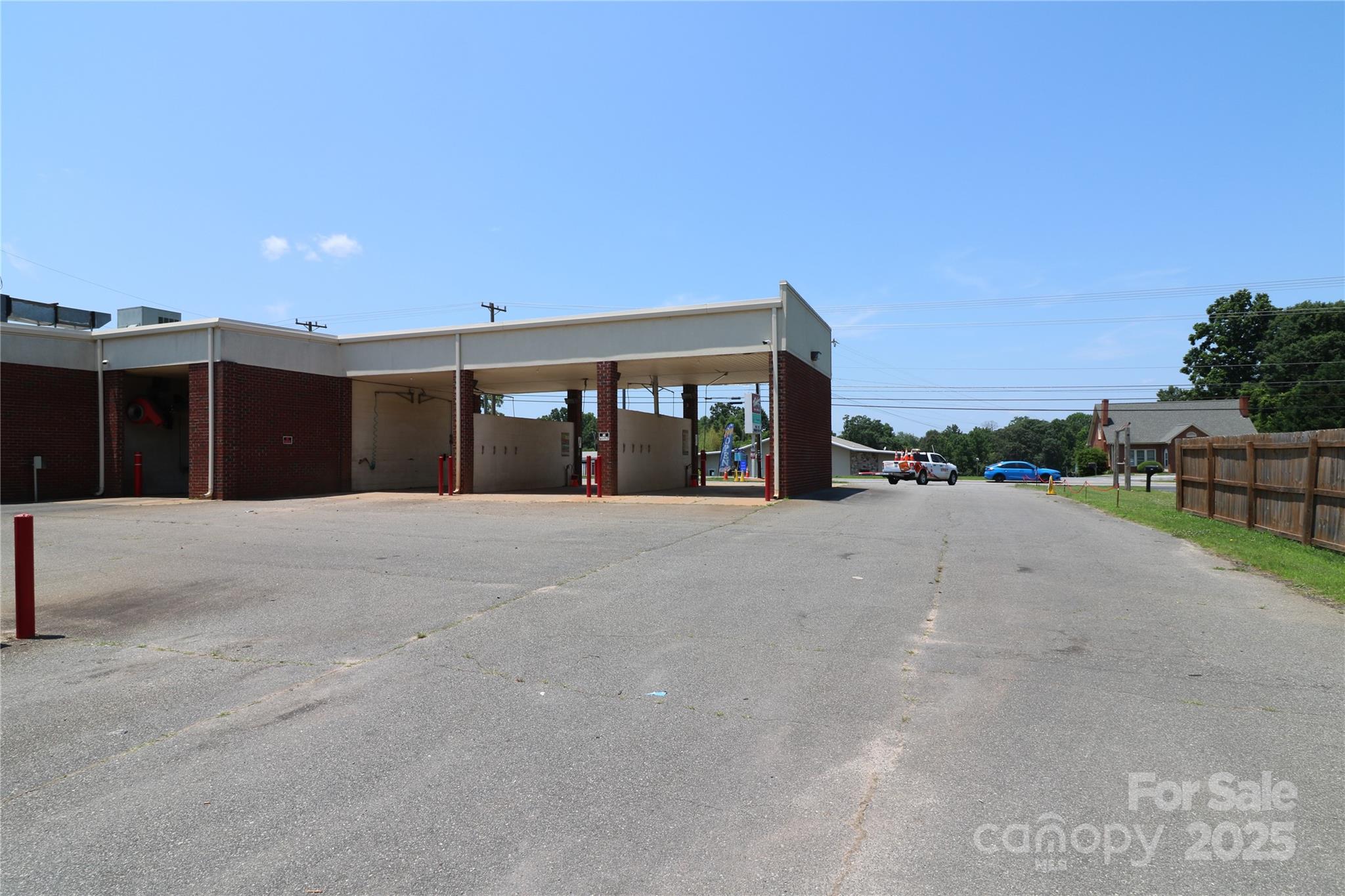 729 Oakland Road Property Photo 5