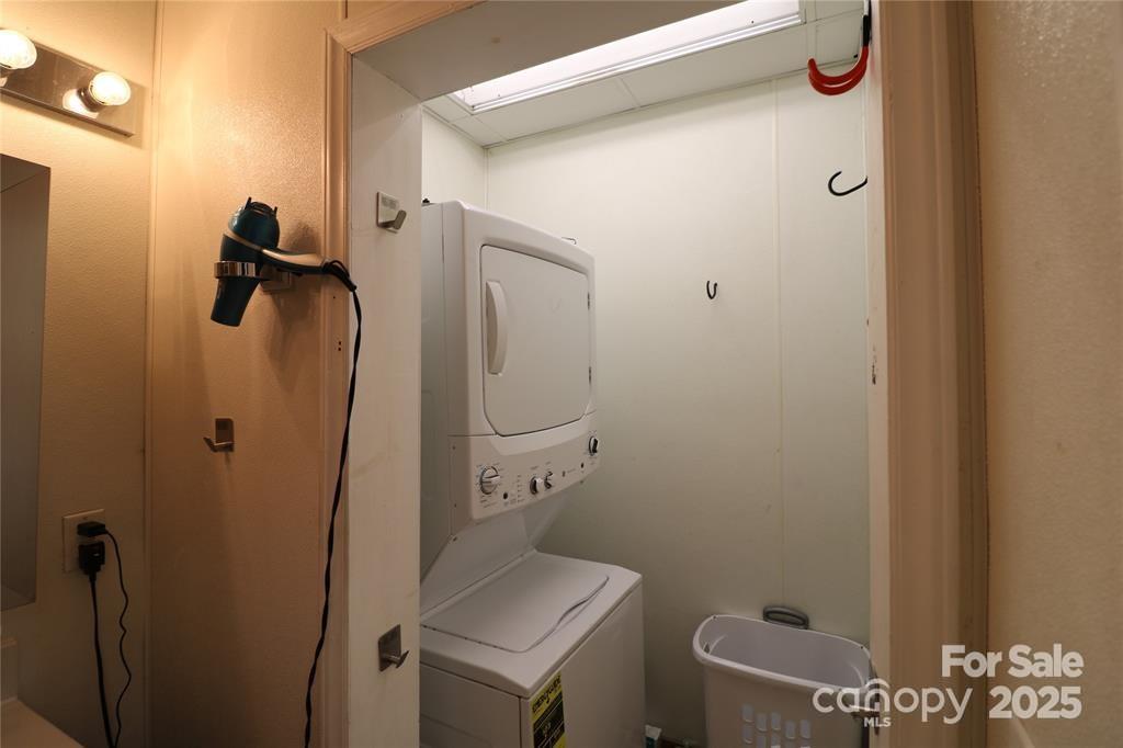 729 Oakland Road Property Photo 12
