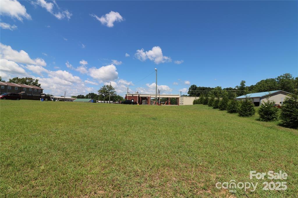 729 Oakland Road Property Photo 14