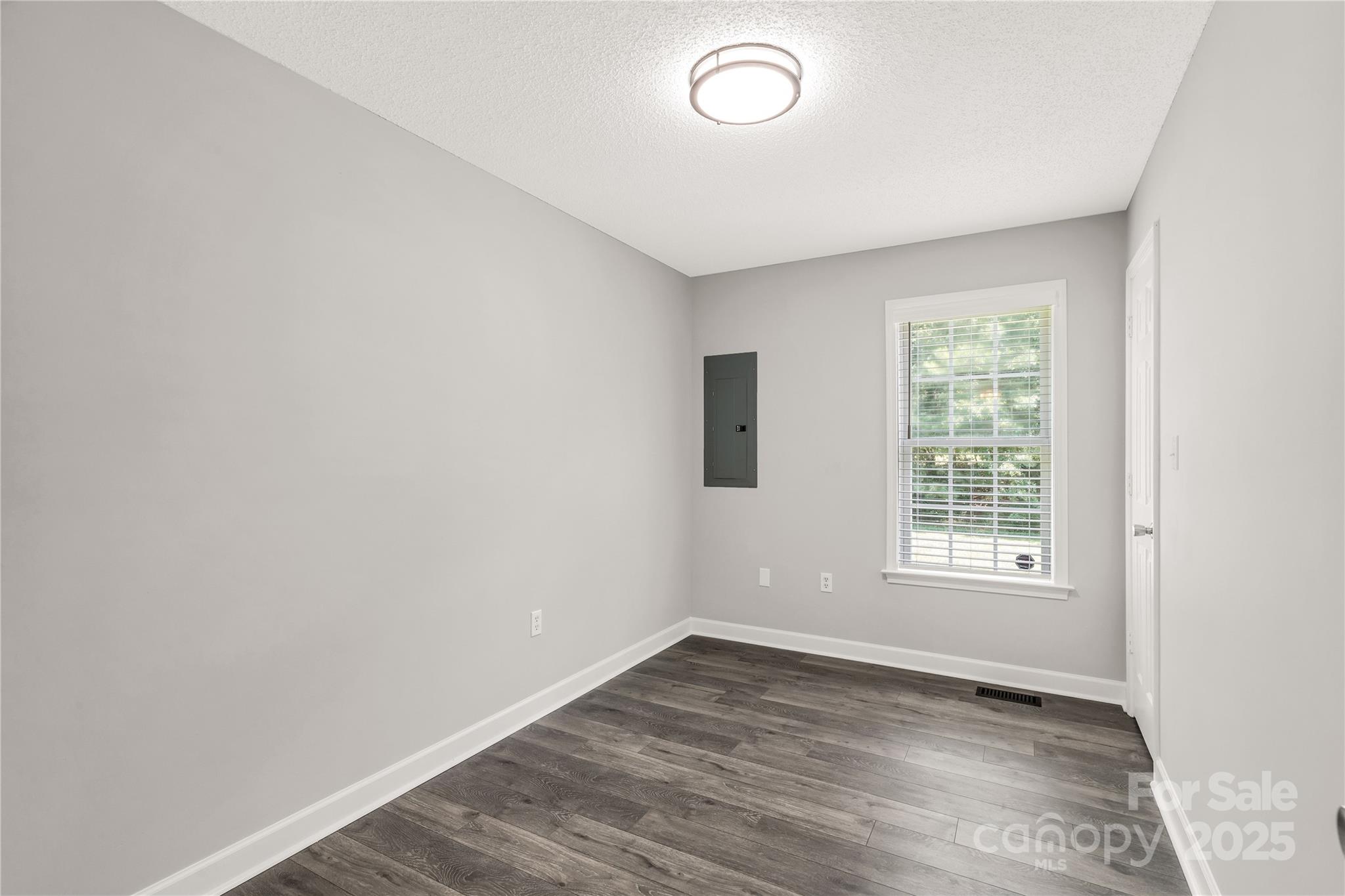 1675 Old Lynwood Circle Property Photo 15