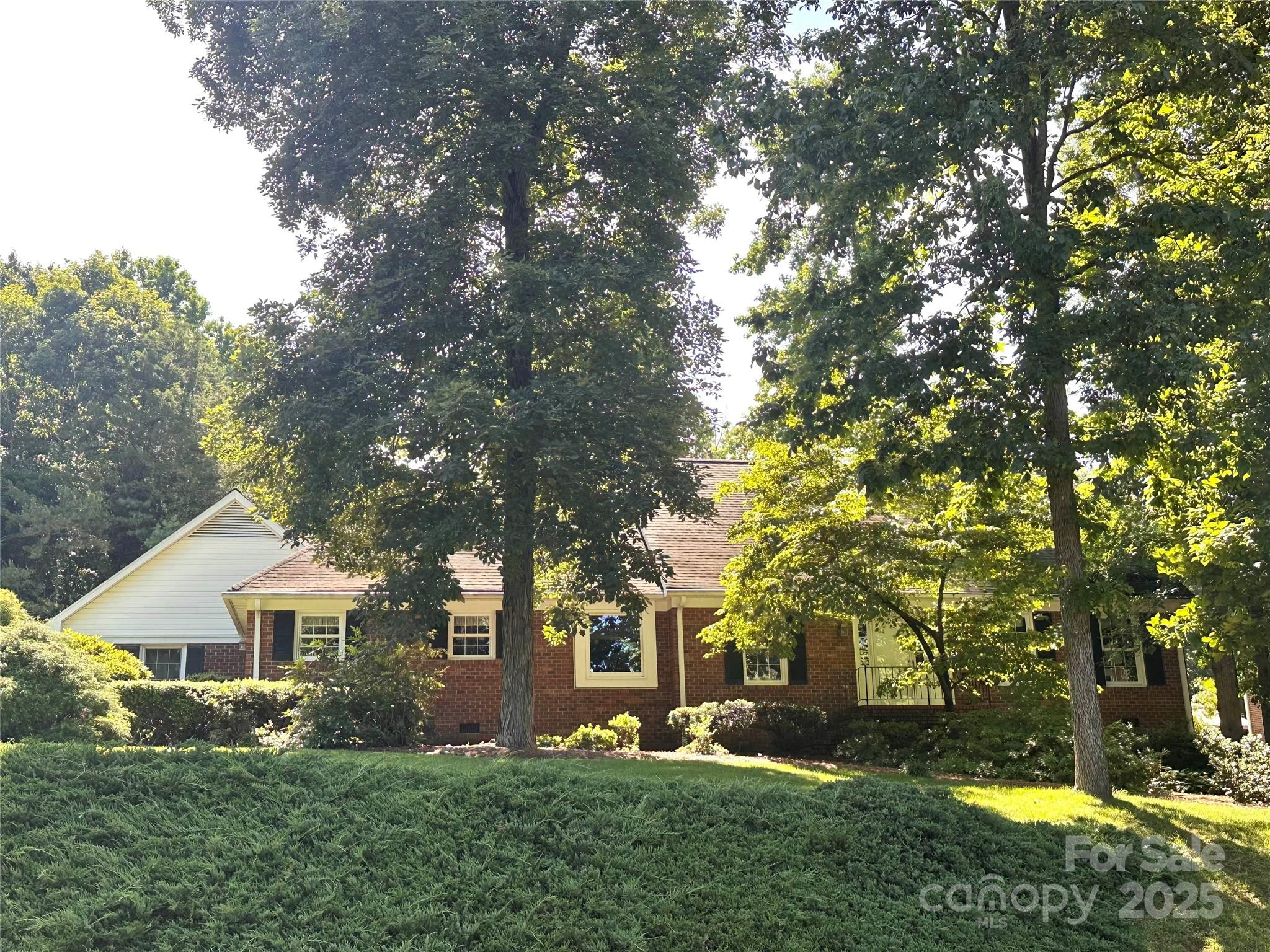 2020 Dawnshire Drive Property Photo 1