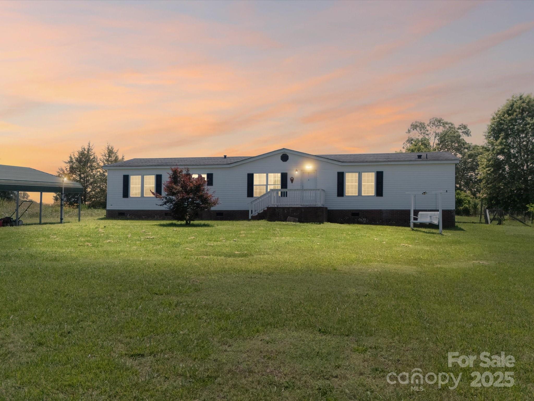 124 Gatewood Drive Property Photo 1