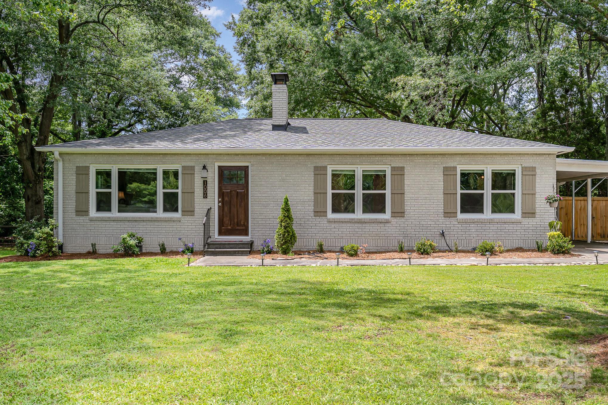 1006 Home Trail Property Photo 1