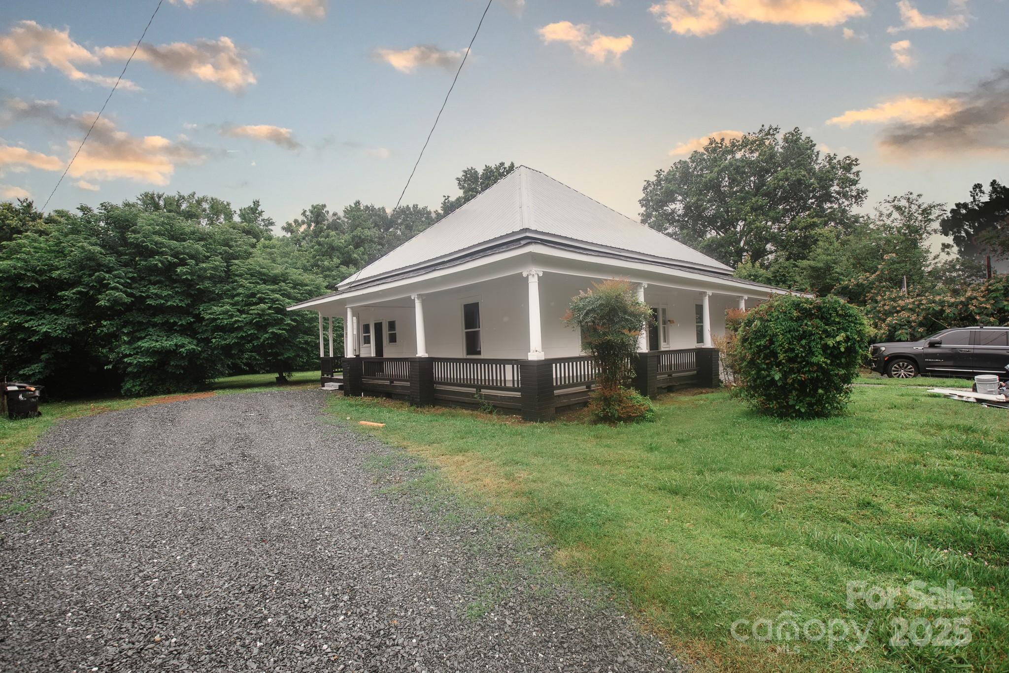 707 W Phifer Street Property Photo 2