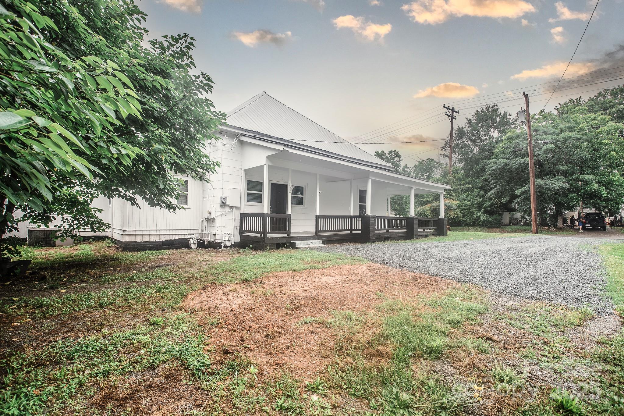 707 W Phifer Street Property Photo 3