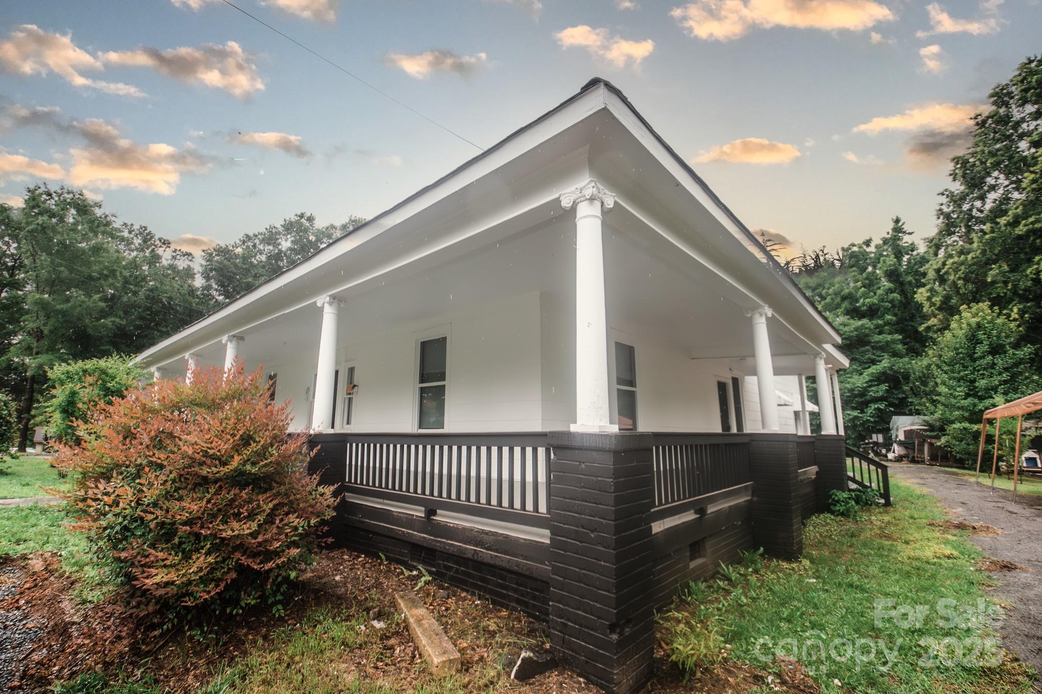 707 W Phifer Street Property Photo 4