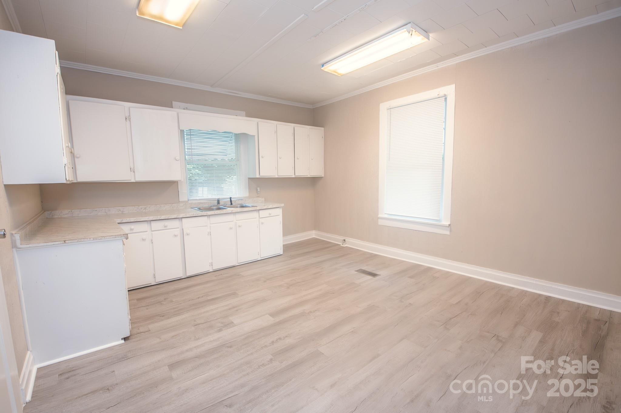 707 W Phifer Street Property Photo 23