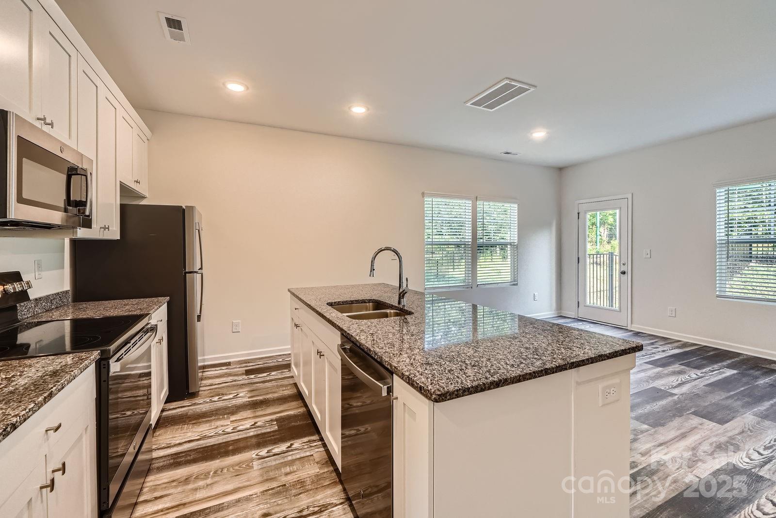 108 Blakeslee Court Property Photo 2
