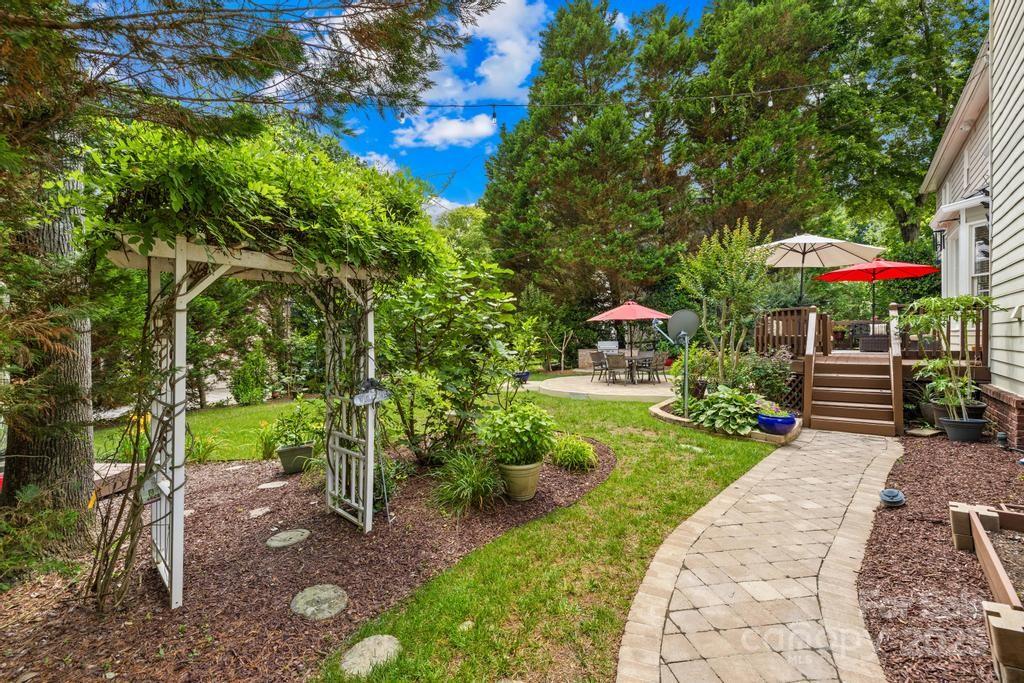 9514 Hayenridge Court Property Photo 7