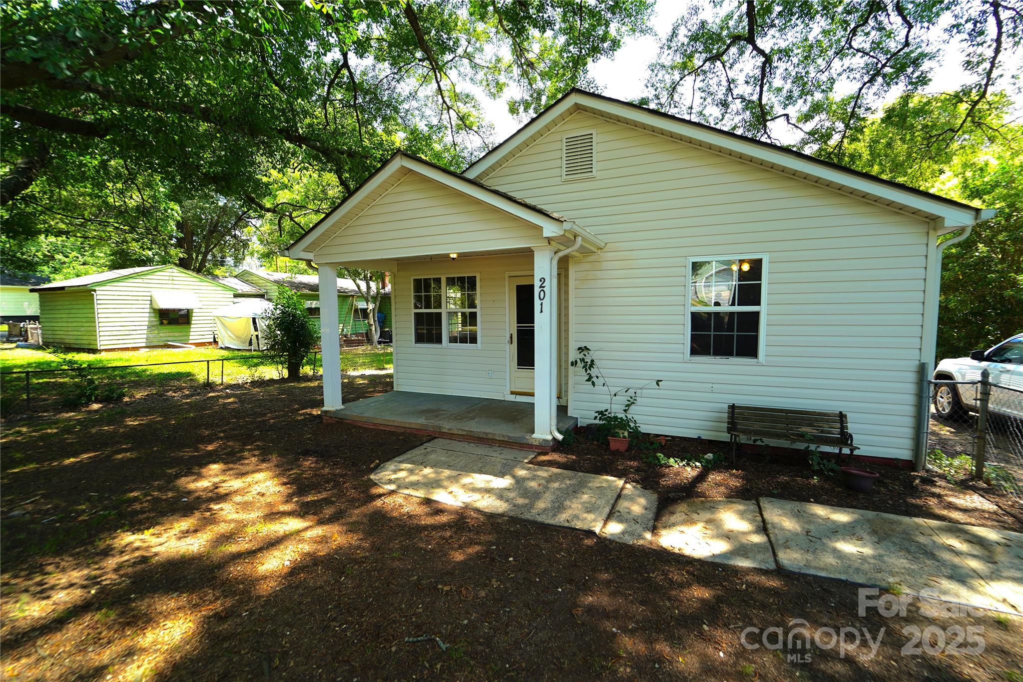 201 W 19th Street Property Photo 2