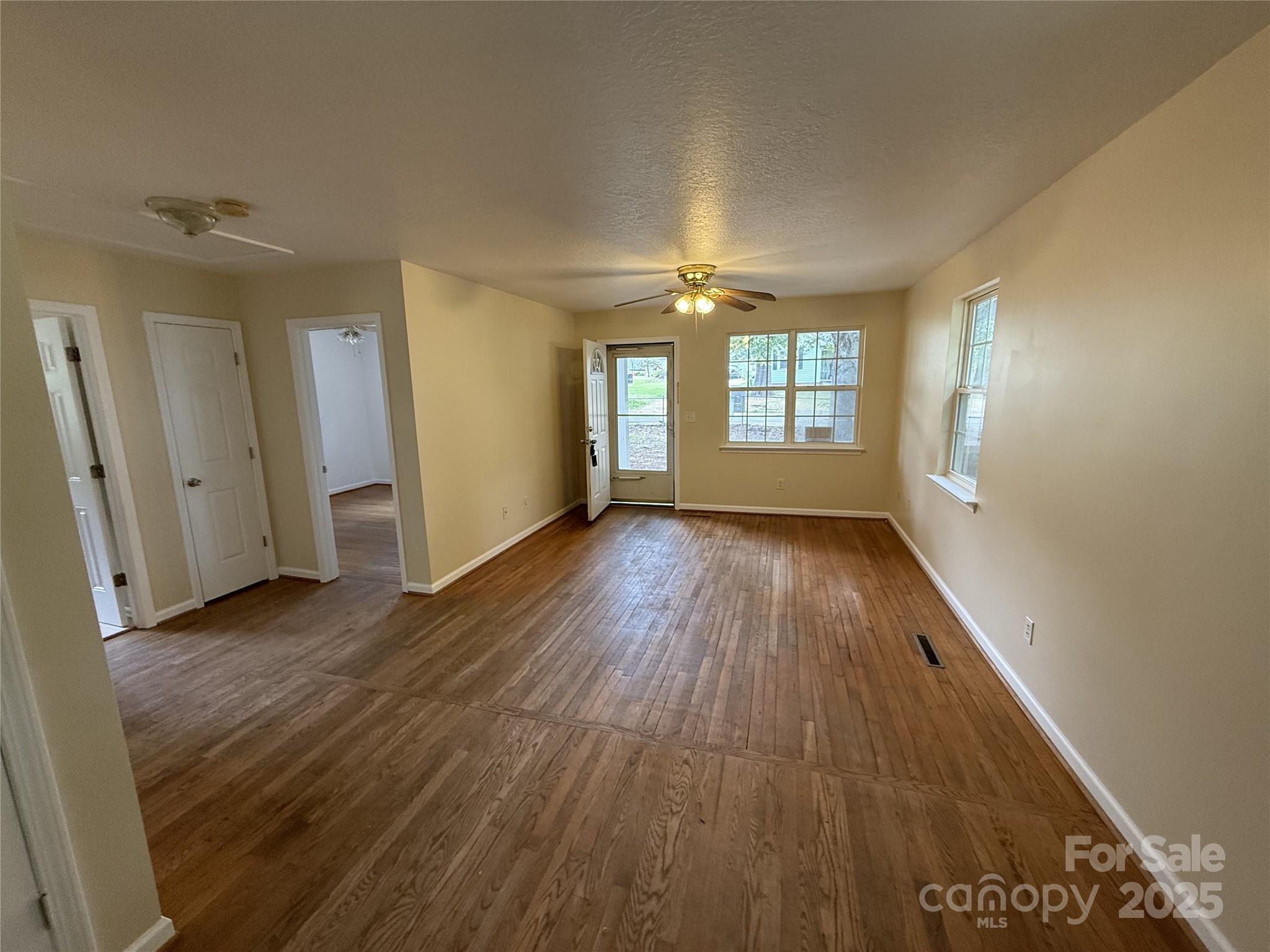 201 W 19th Street Property Photo 3