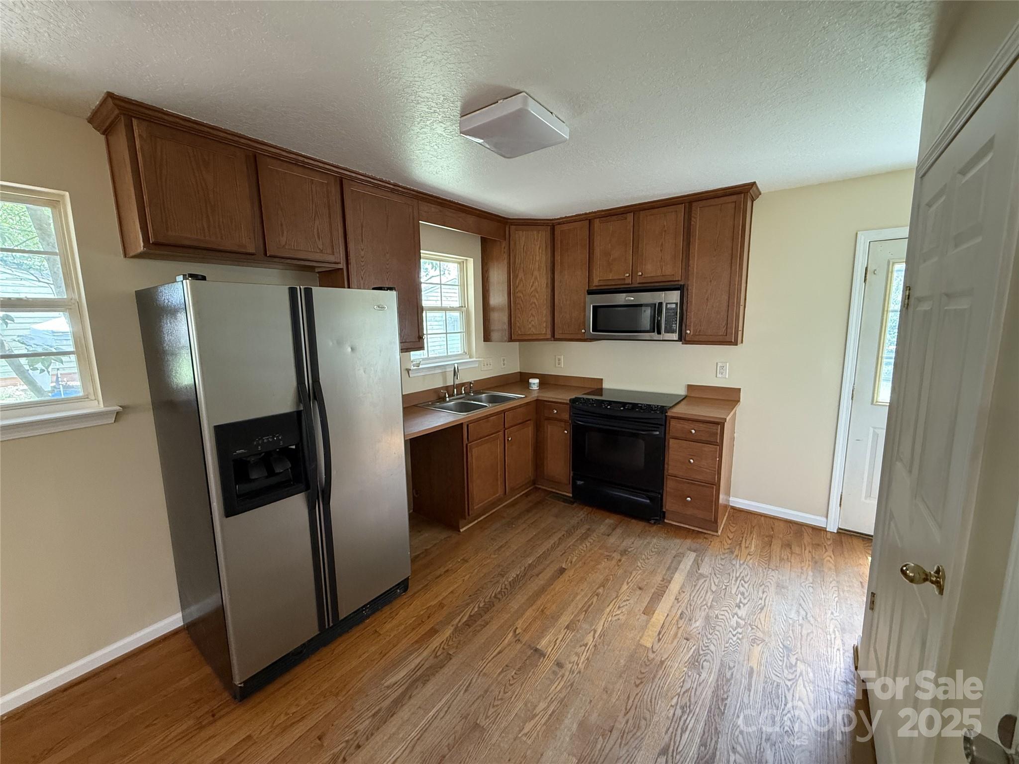 201 W 19th Street Property Photo 5