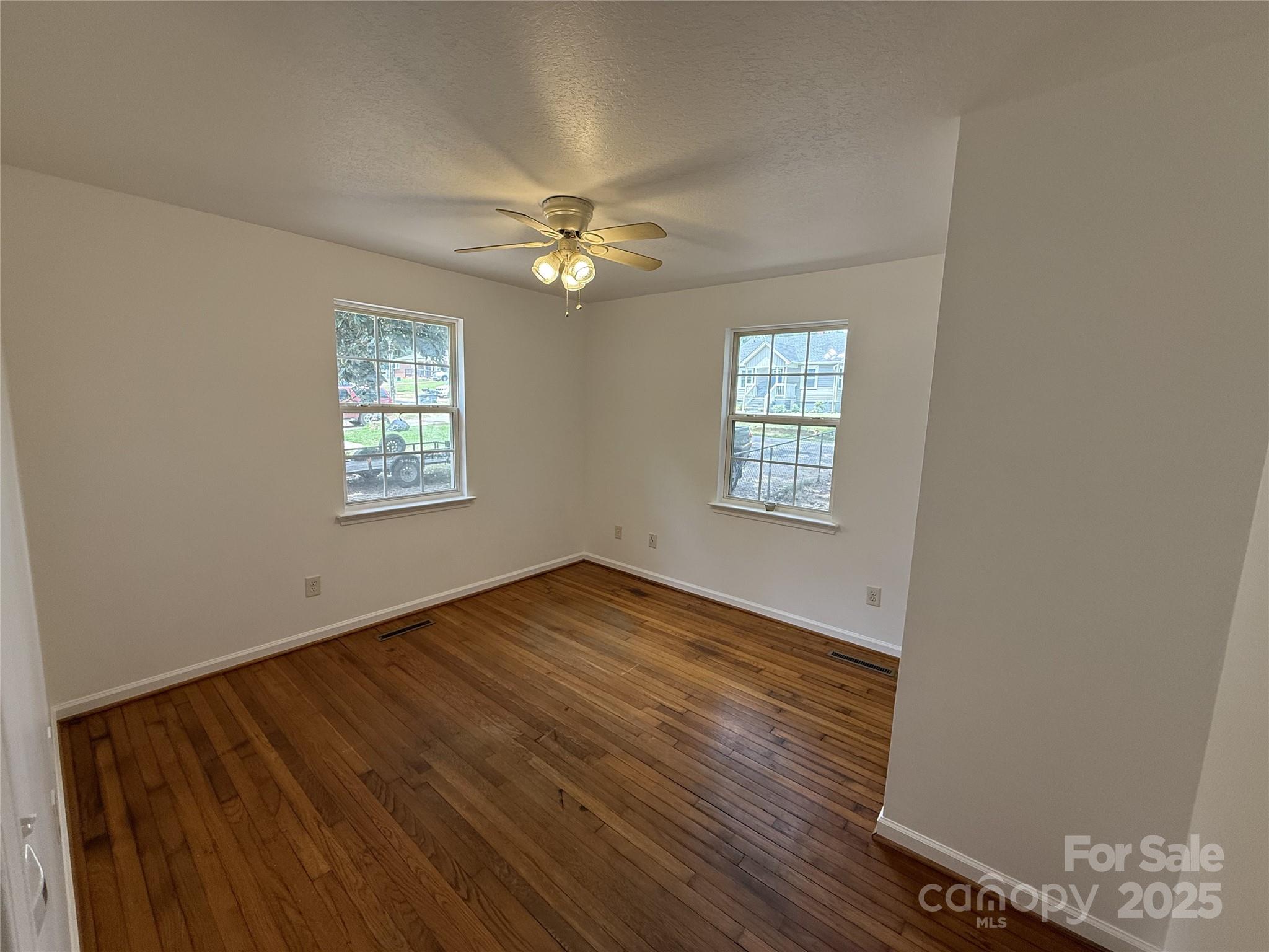 201 W 19th Street Property Photo 8