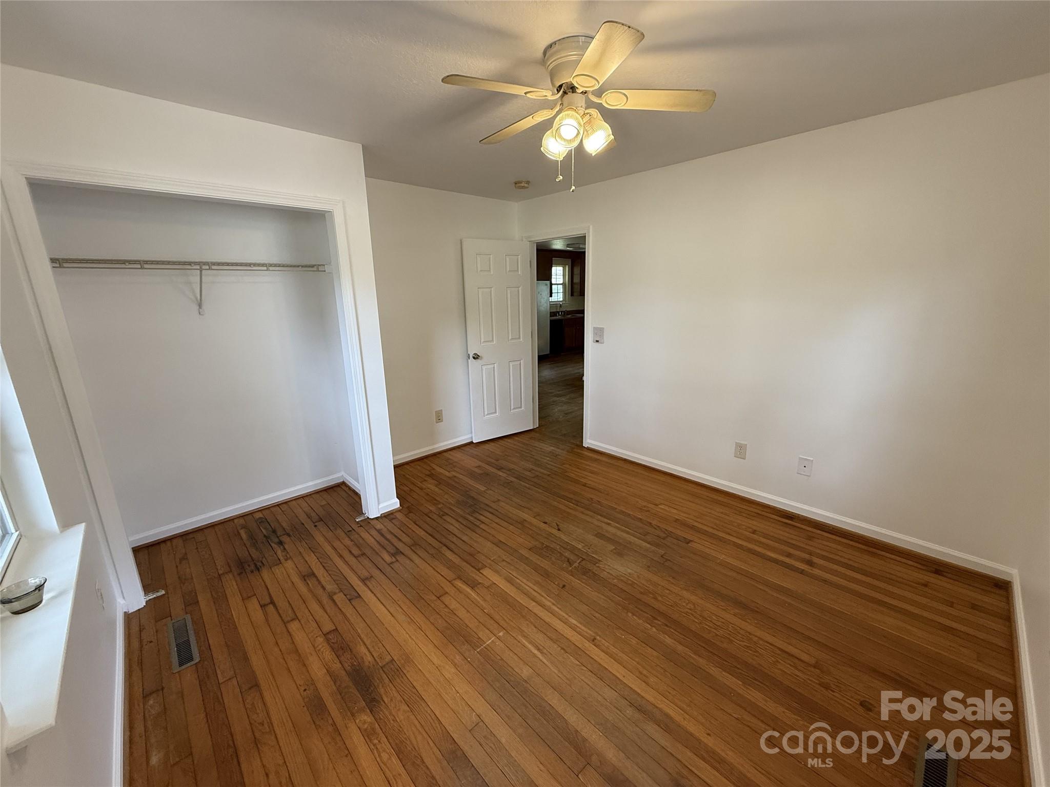 201 W 19th Street Property Photo 9