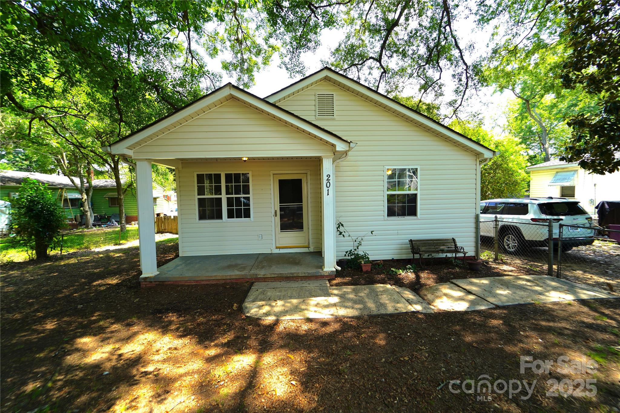 201 W 19th Street Property Photo 11