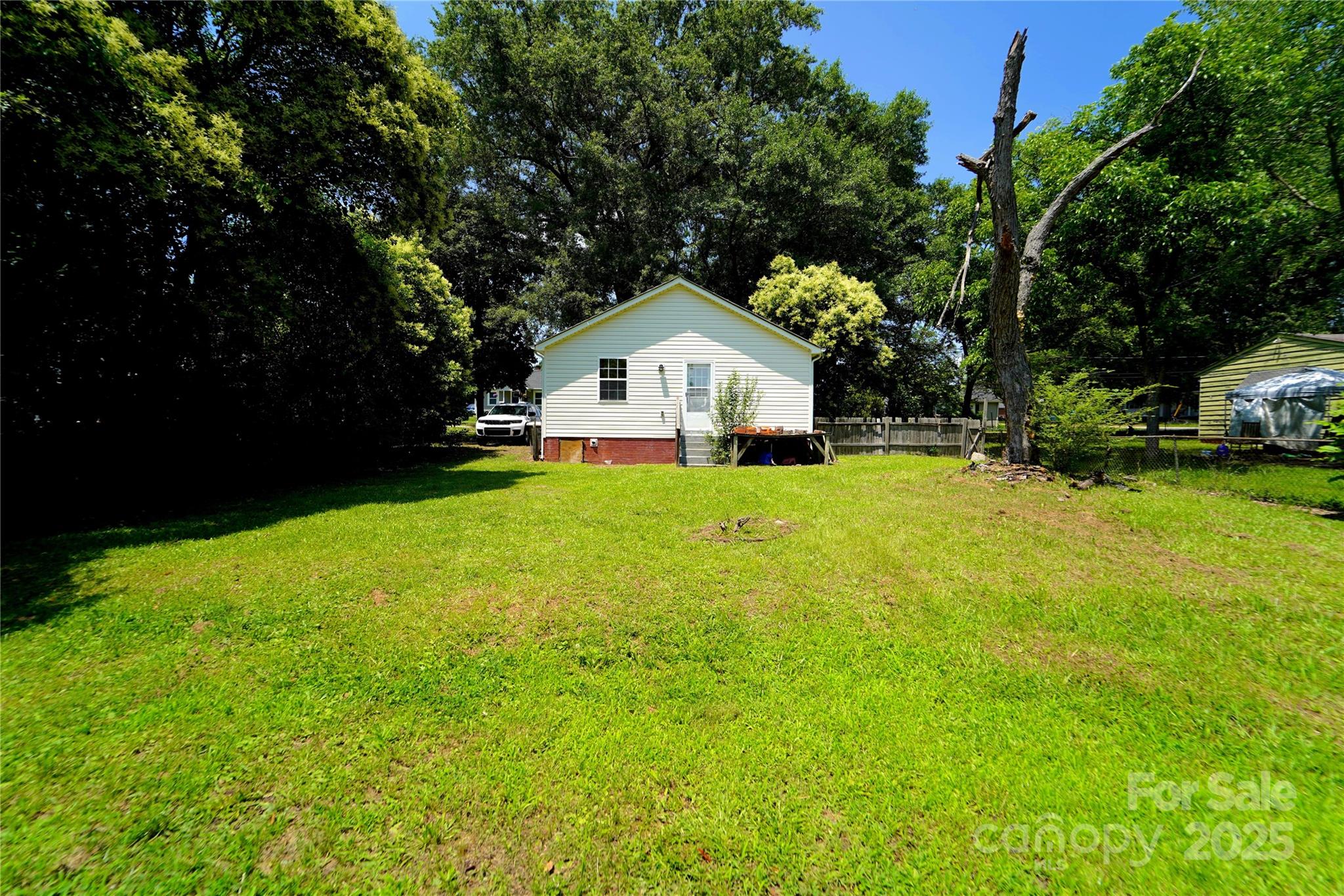 201 W 19th Street Property Photo 13