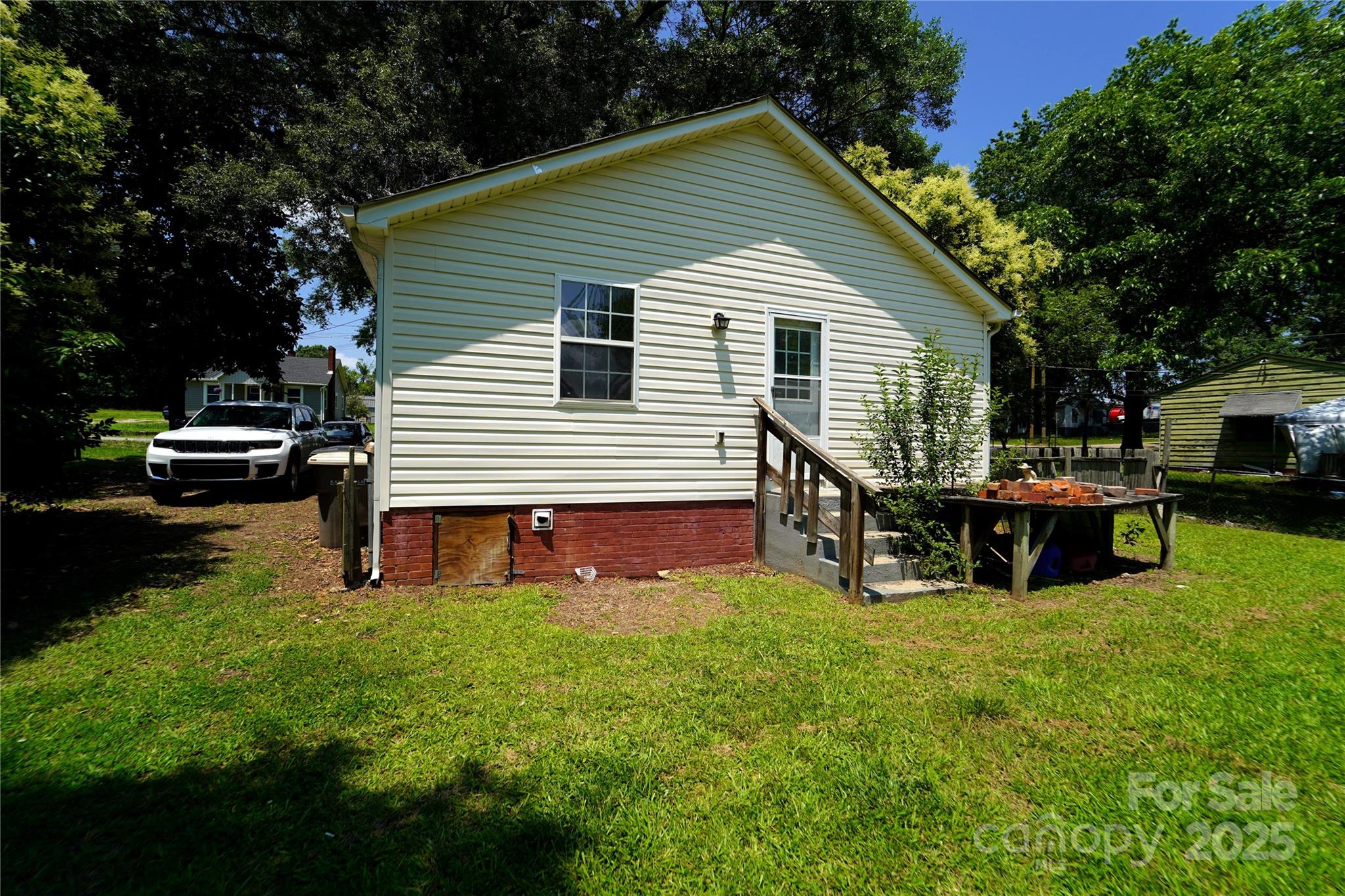 201 W 19th Street Property Photo 14