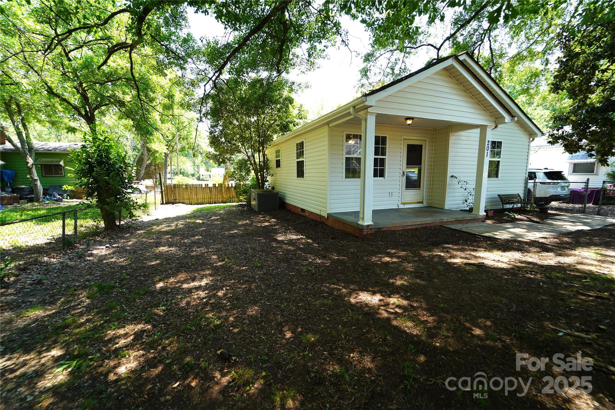 201 W 19th Street Property Photo 15