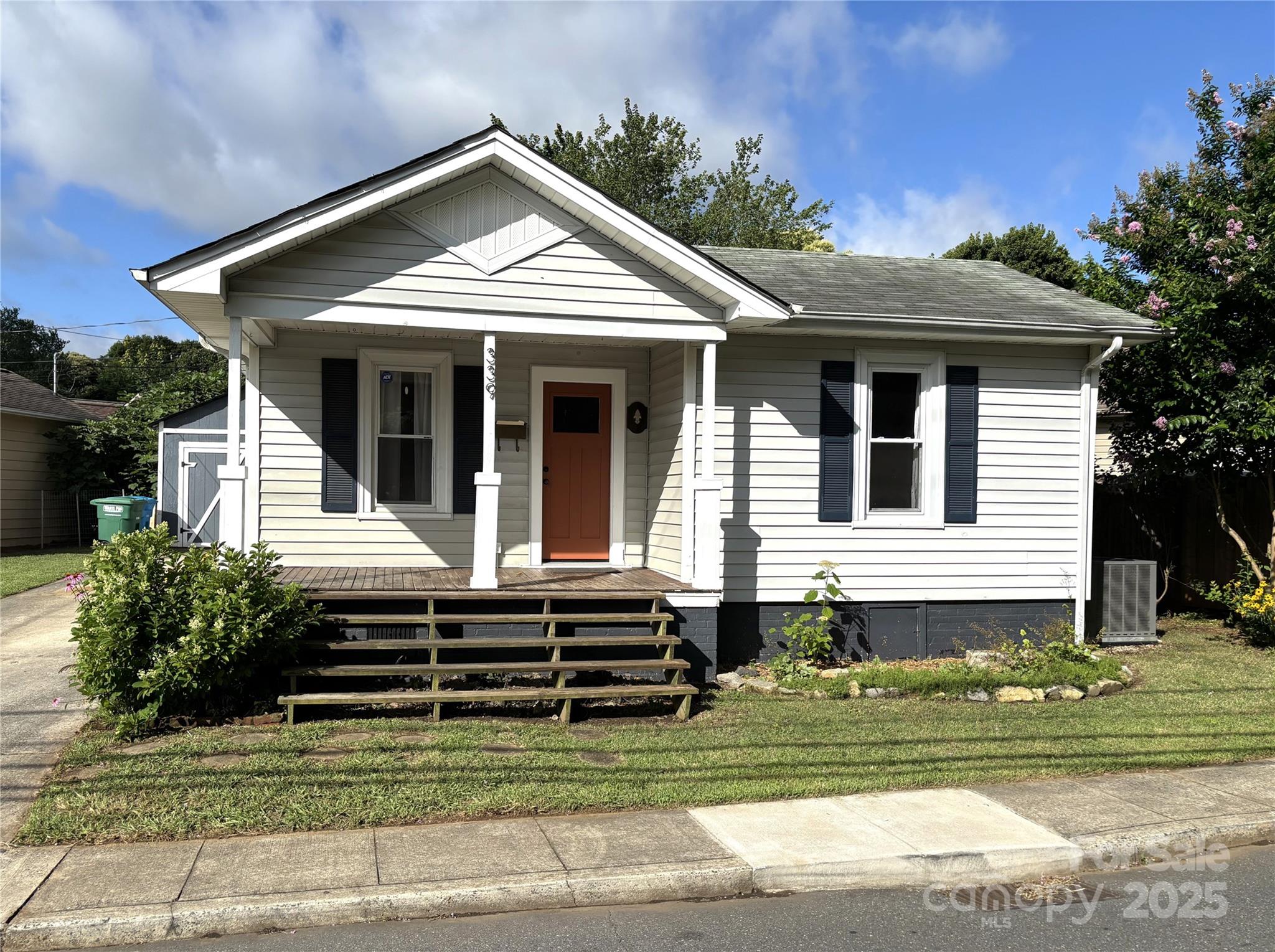 339 Mayflower Avenue Property Photo 1