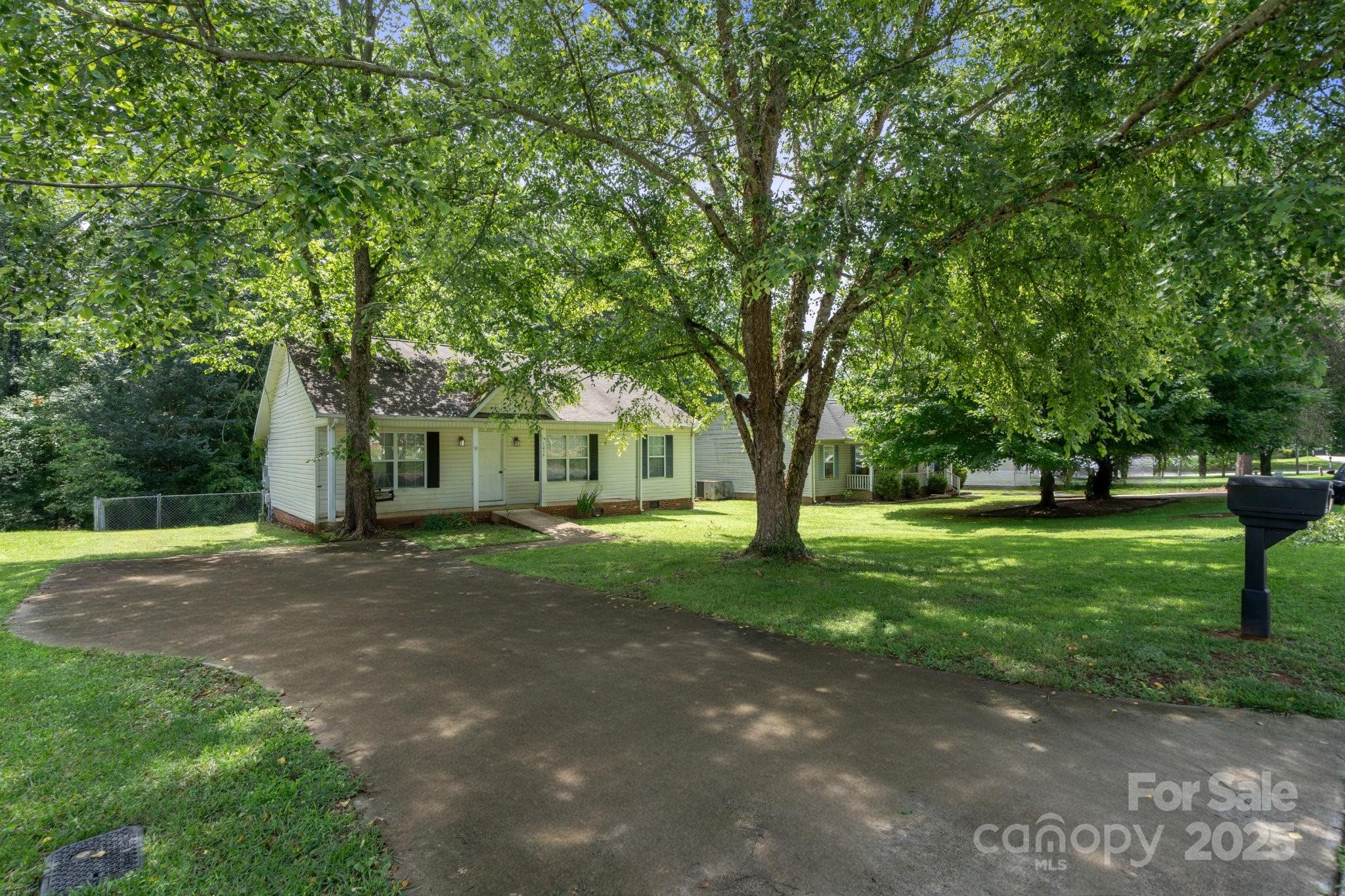 1013 Ashwood Place Property Photo 1