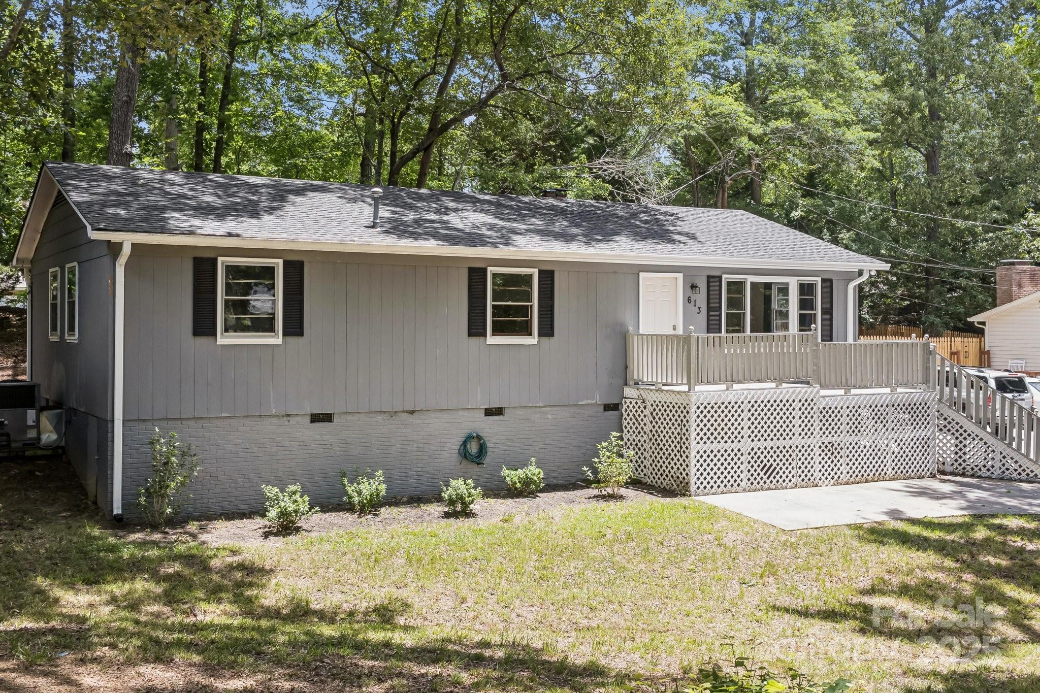 613 Davis Street Property Photo 1