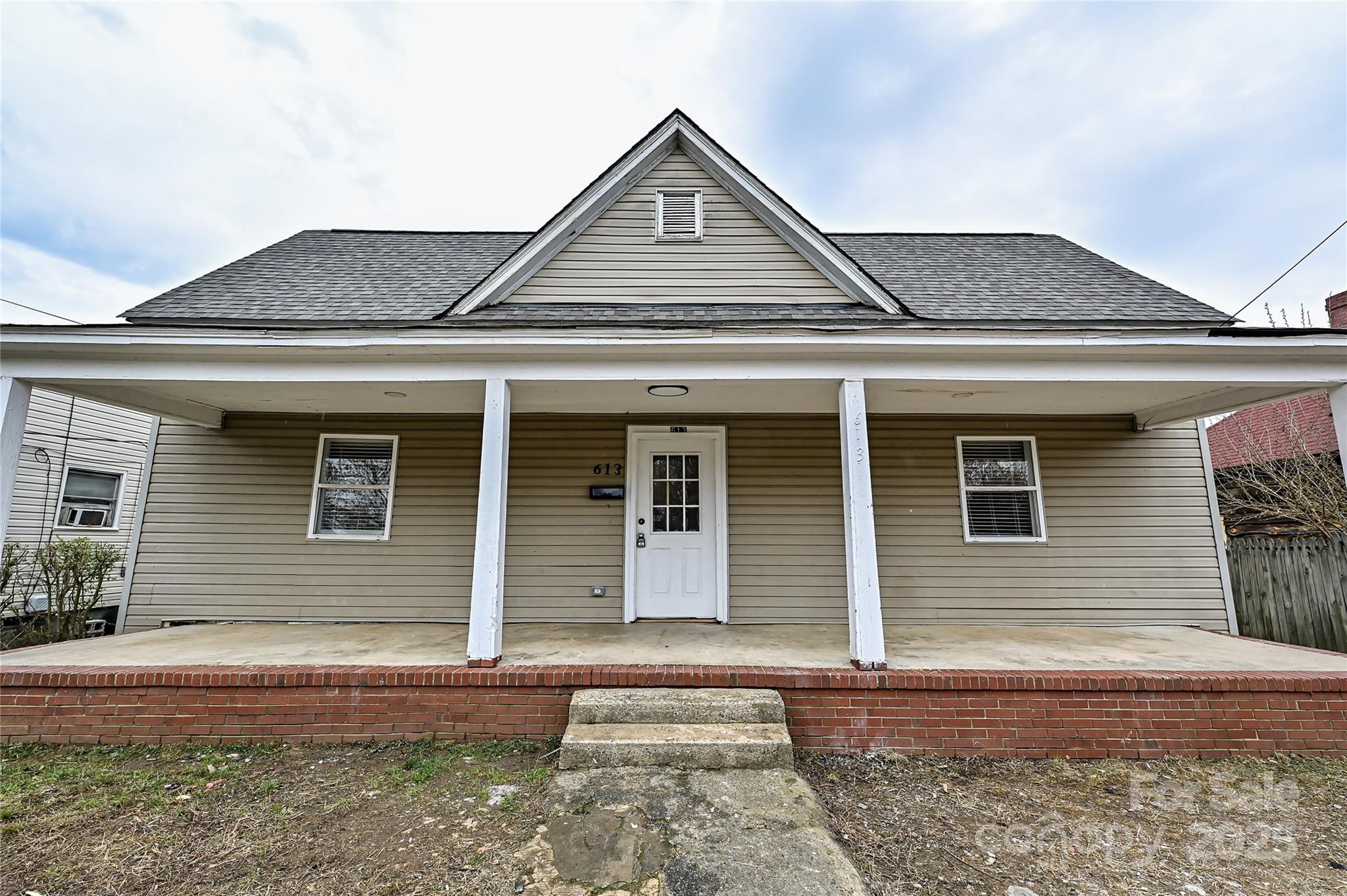 613 E Liberty Street Property Photo 1