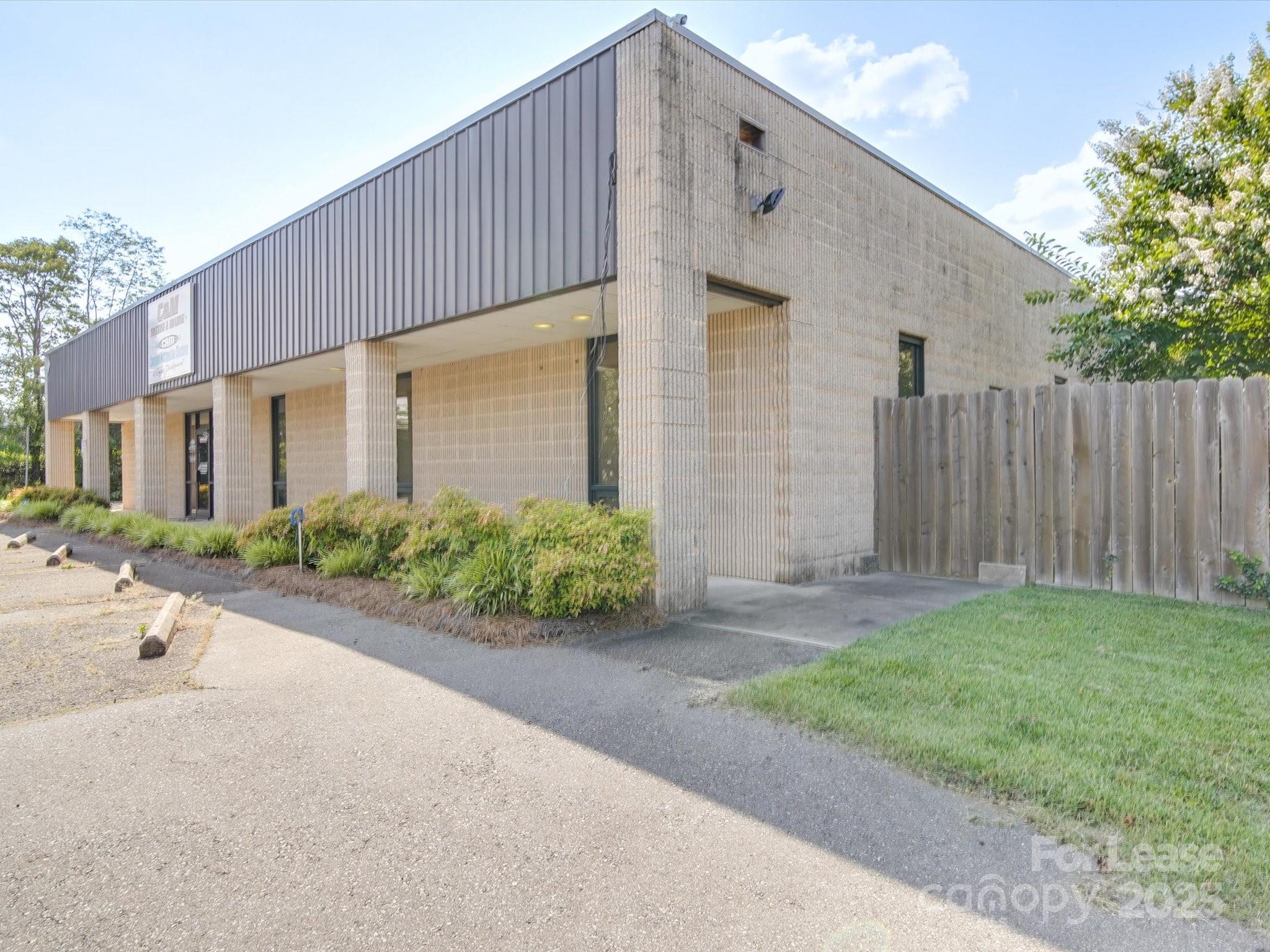 4400 Republic Drive Property Photo 2