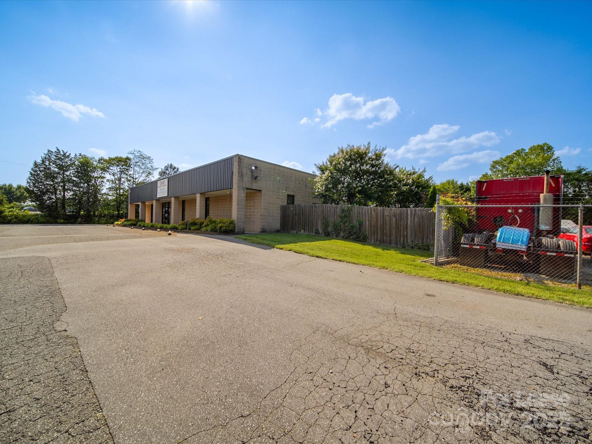 4400 Republic Drive Property Photo 37