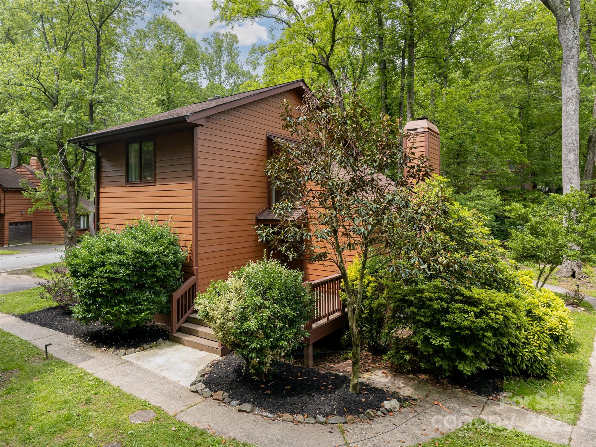 107 N Garden Court Property Photo 1