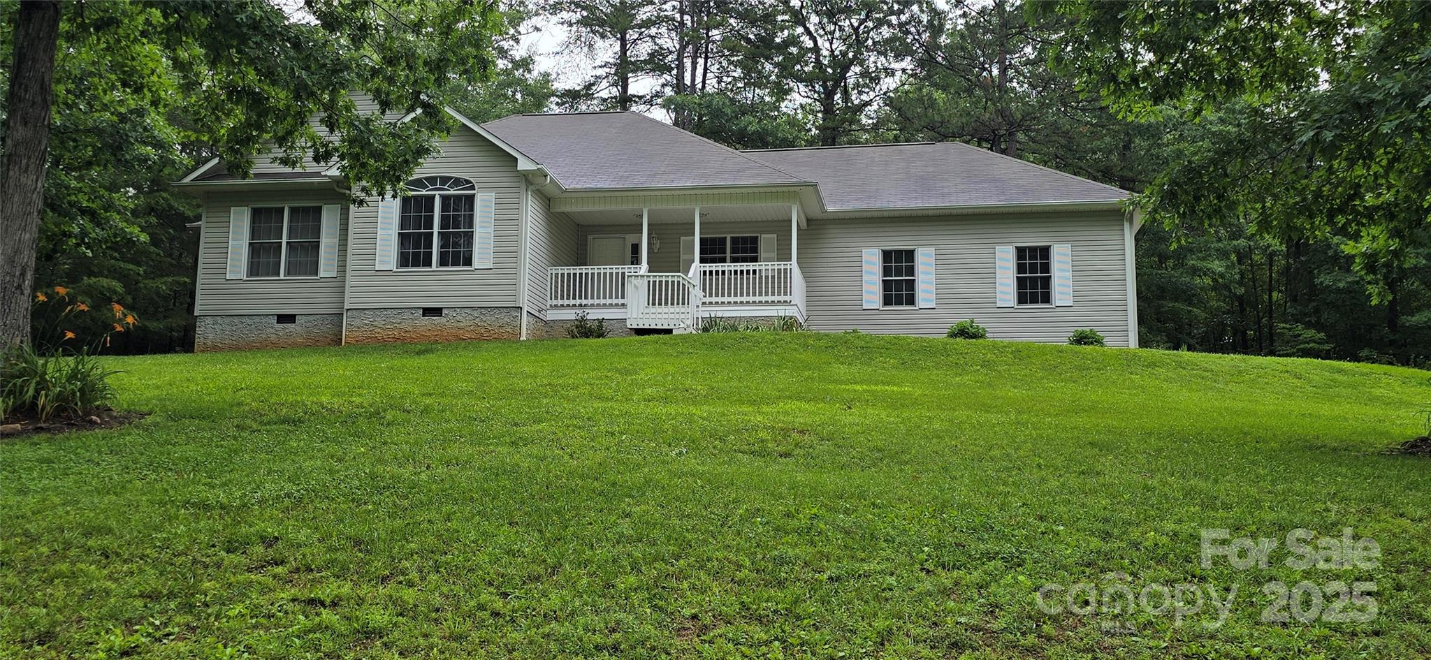 221 Flat Branch Trail Property Photo 3