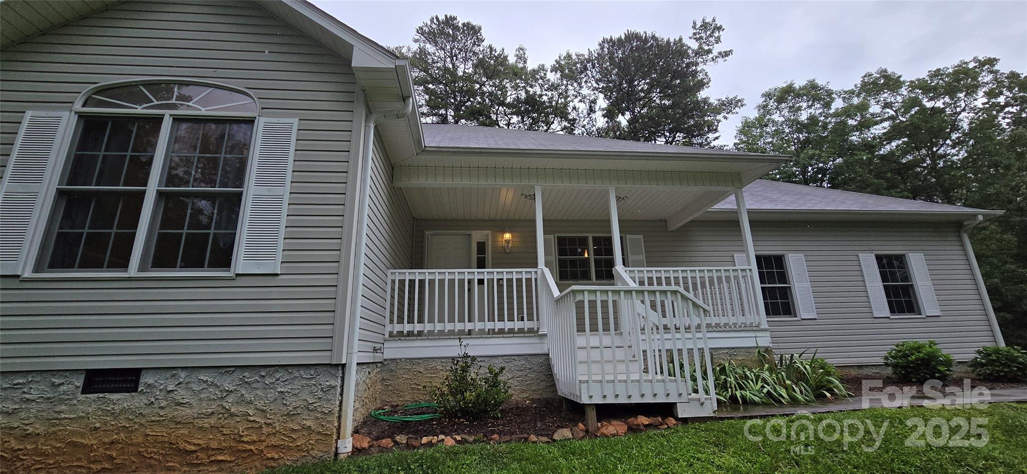 221 Flat Branch Trail Property Photo 4