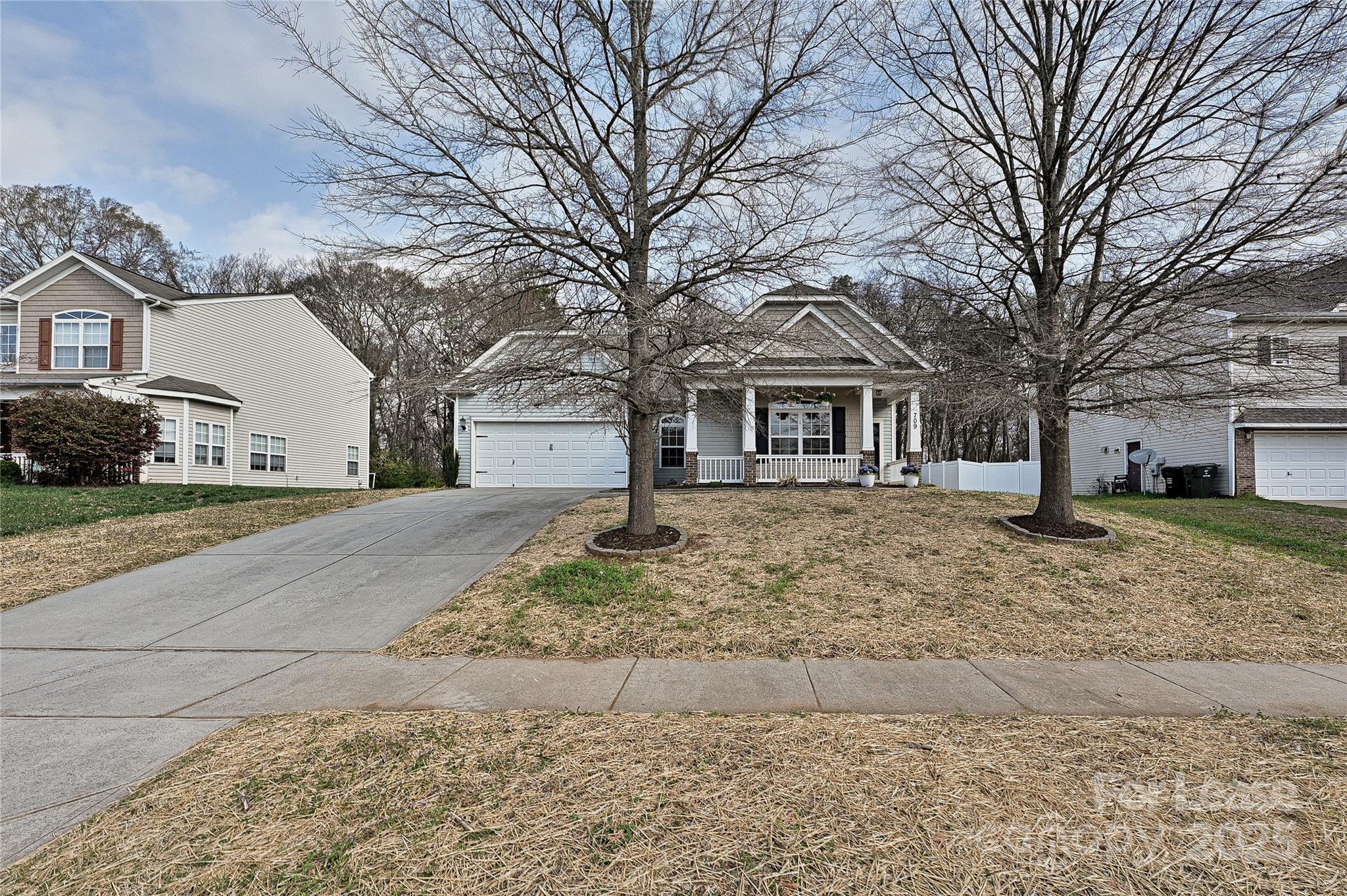 709 Yvonne Drive Property Photo 1