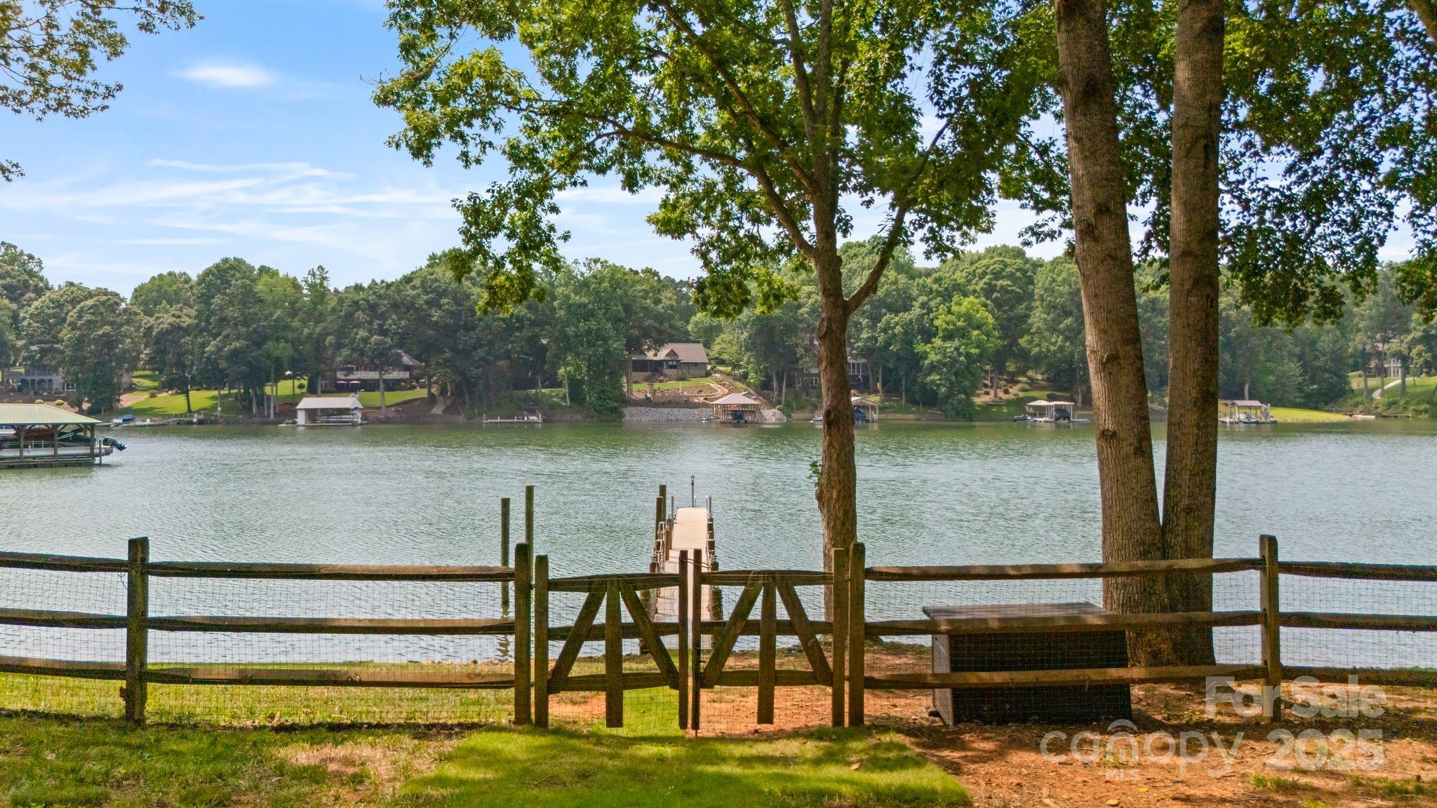 6836 Summer Hill Drive Property Photo 1