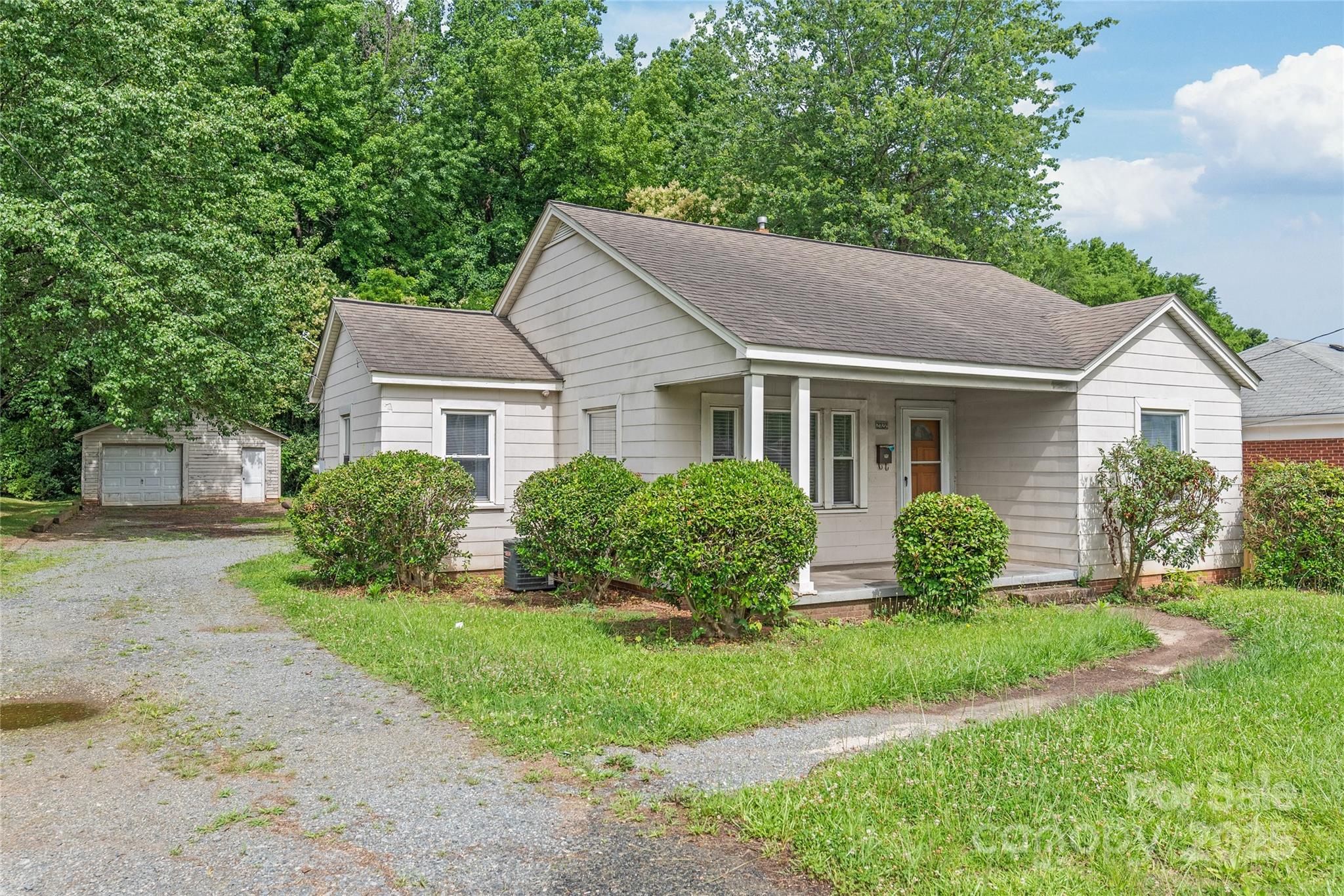 2722 Eastway Drive Property Photo 1