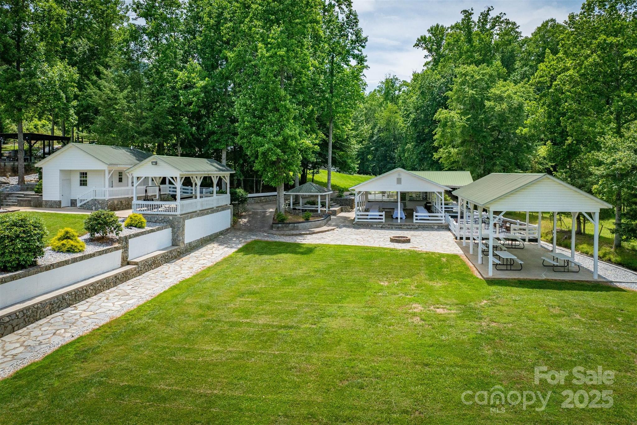 200 Little Acres Drive Property Photo 13