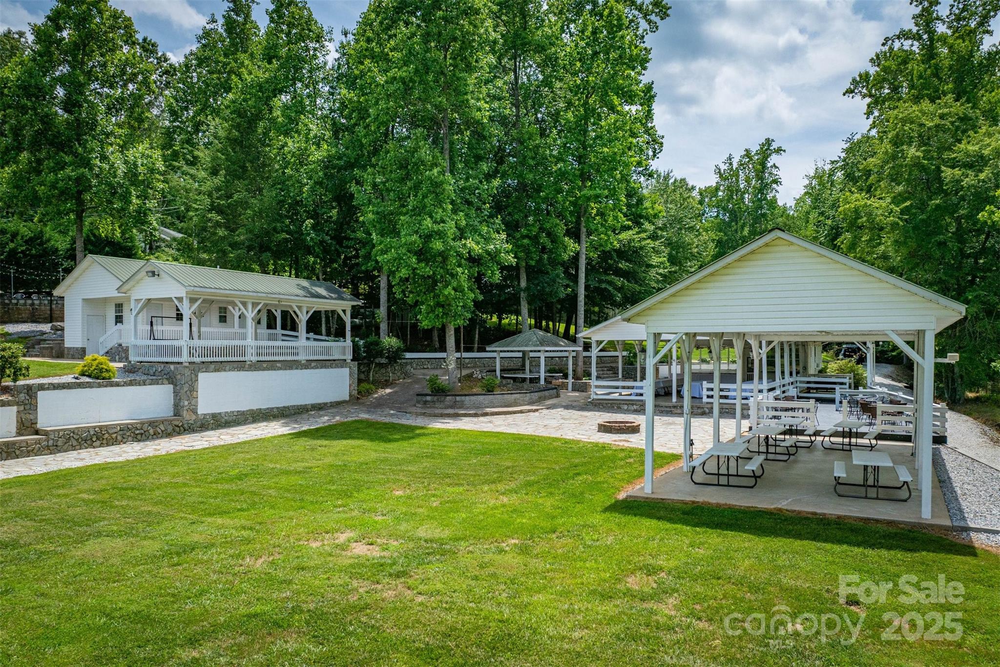 200 Little Acres Drive Property Photo 15