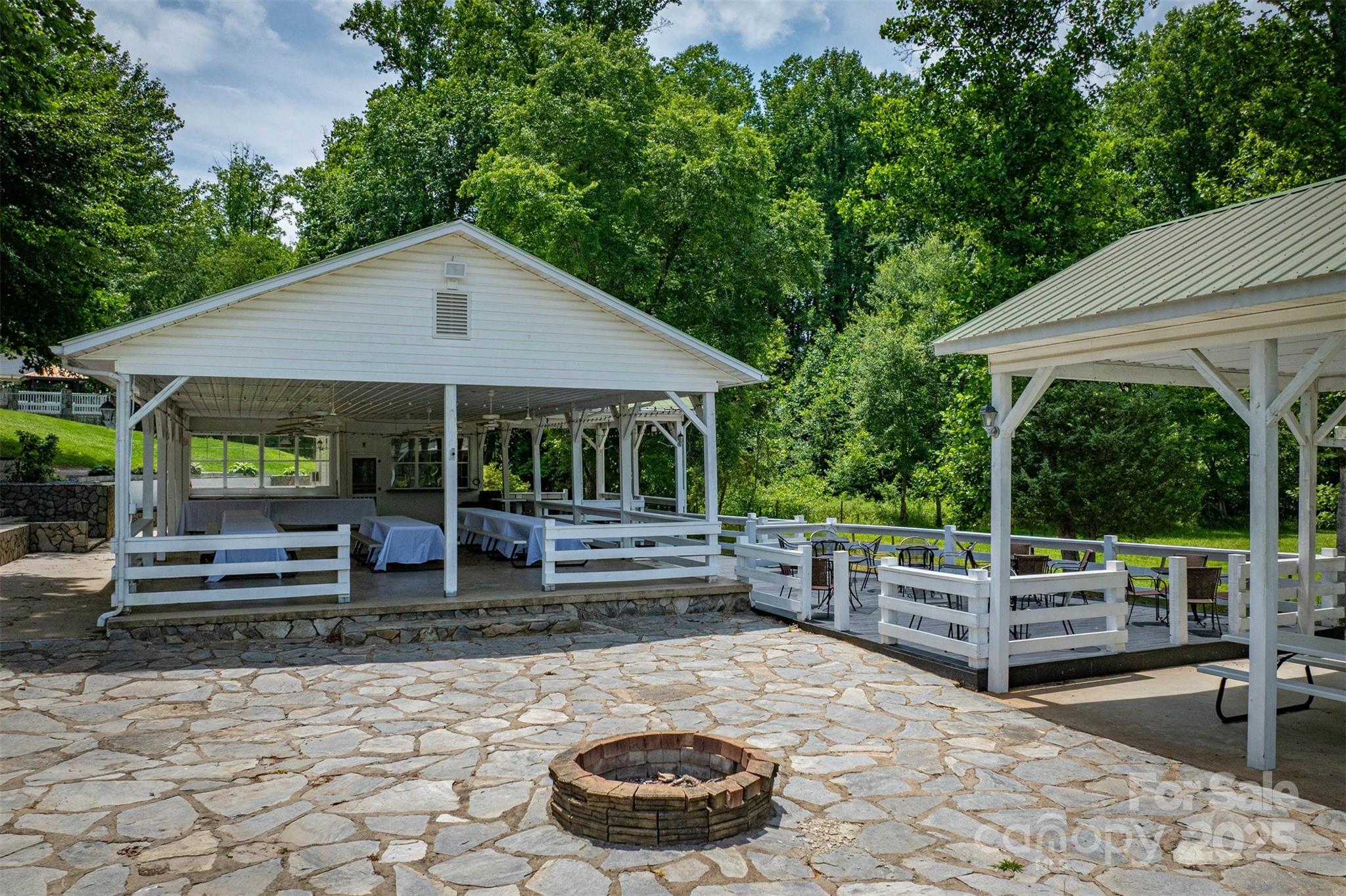 200 Little Acres Drive Property Photo 16
