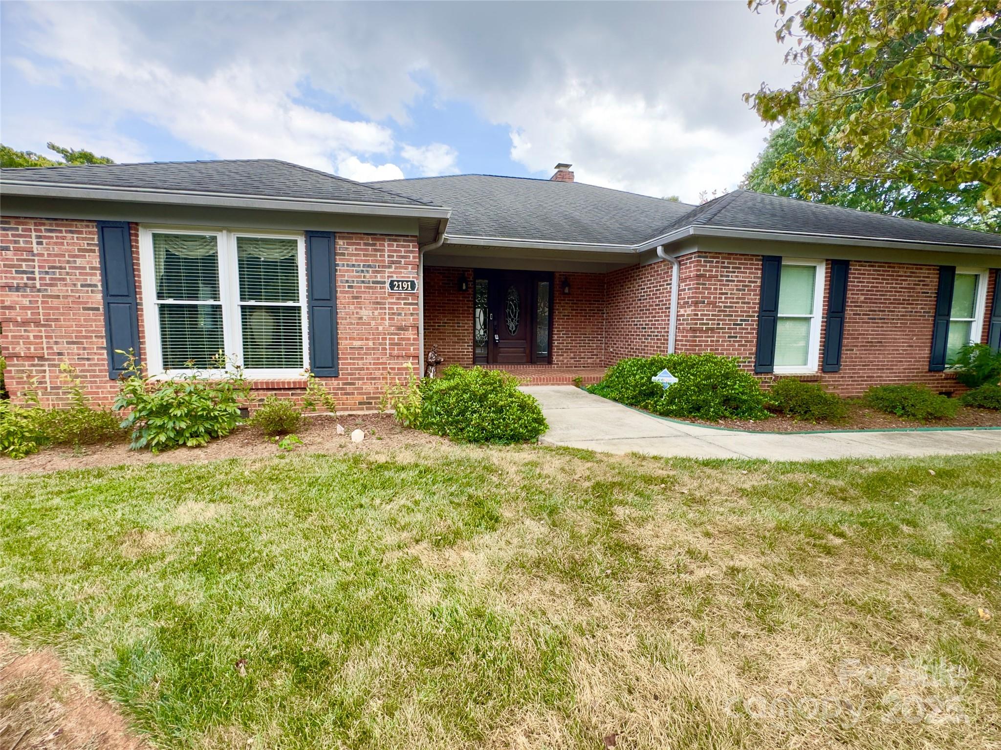 2191 Wynbourne Drive Property Photo 3