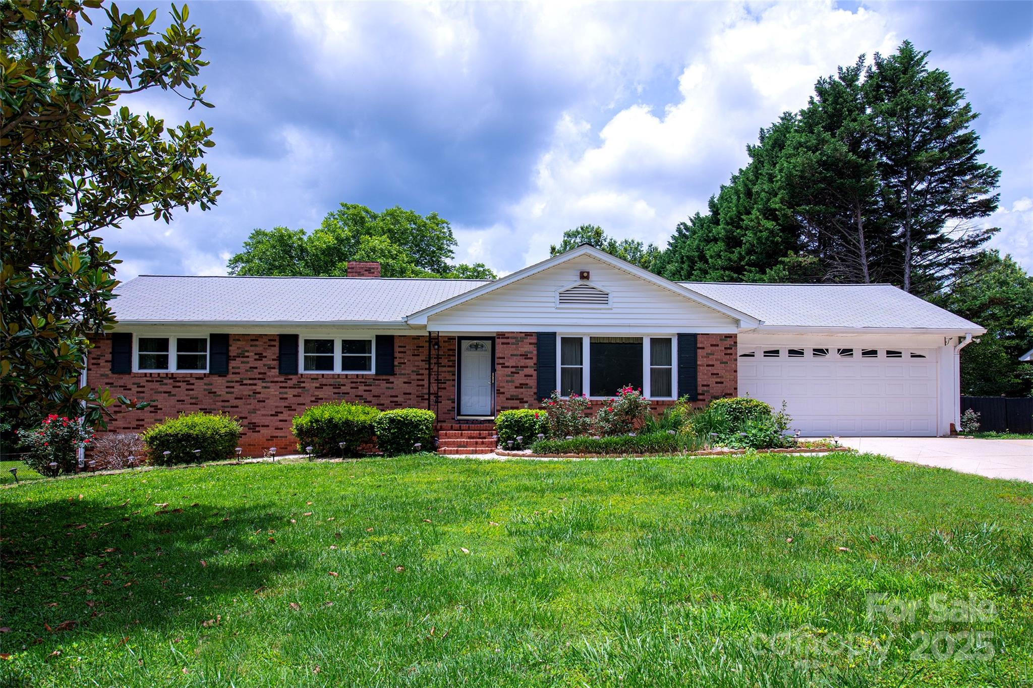 1216 Manchester Lane Property Photo 1