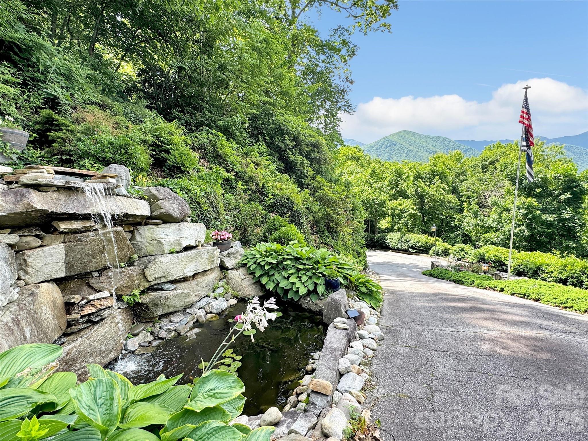 28 Mountain Breeze Drive Property Photo 6