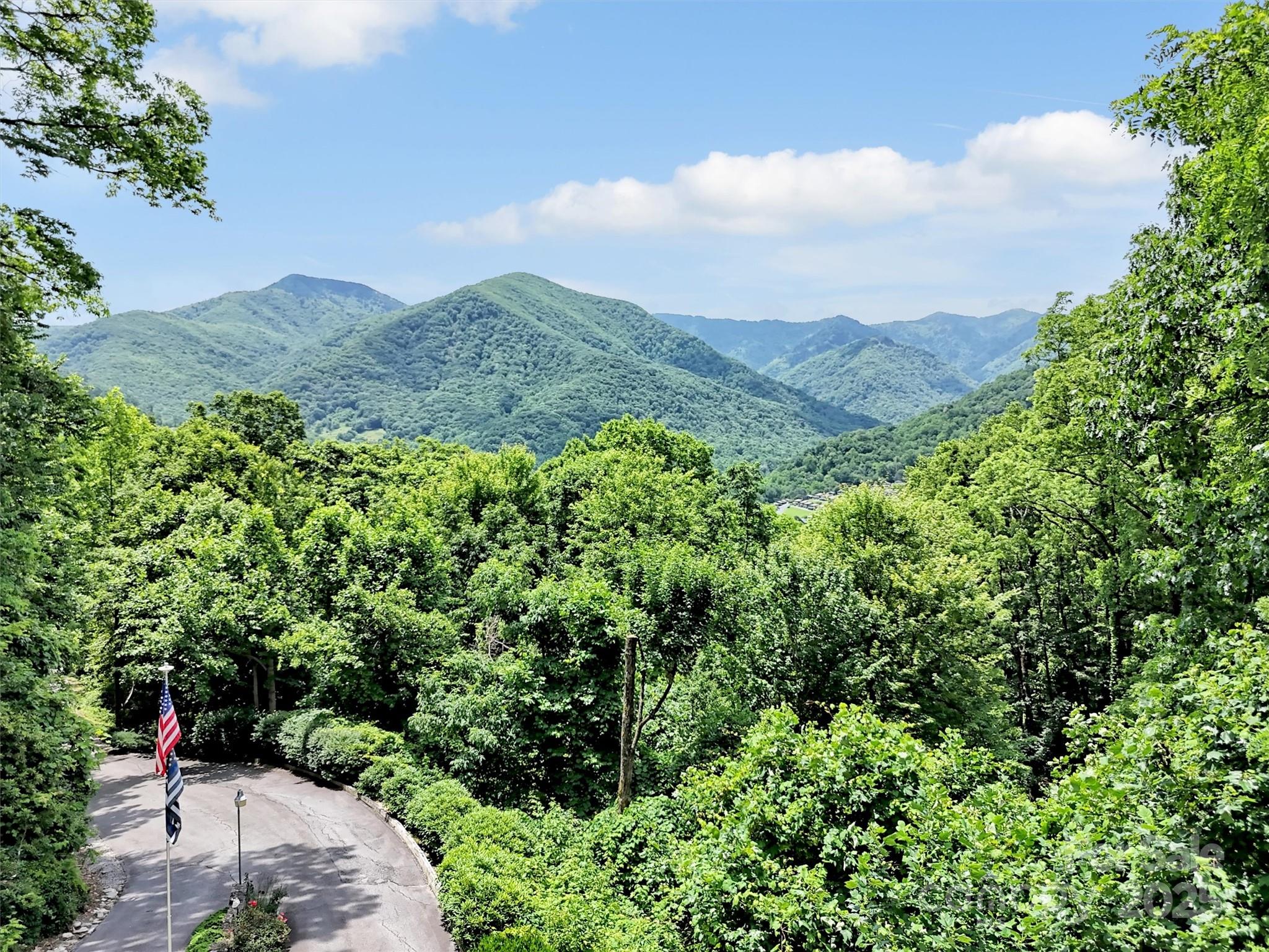 28 Mountain Breeze Drive Property Photo 7