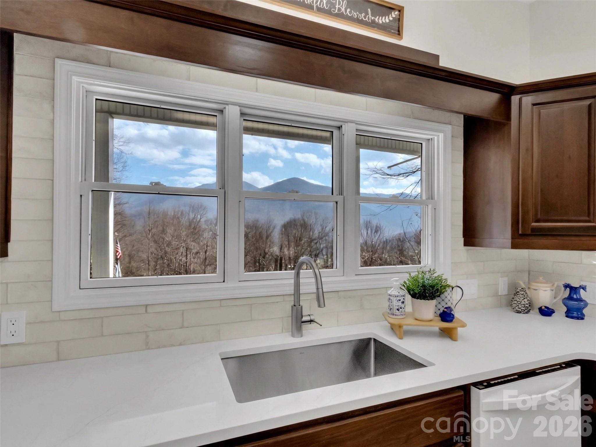 28 Mountain Breeze Drive Property Photo 15