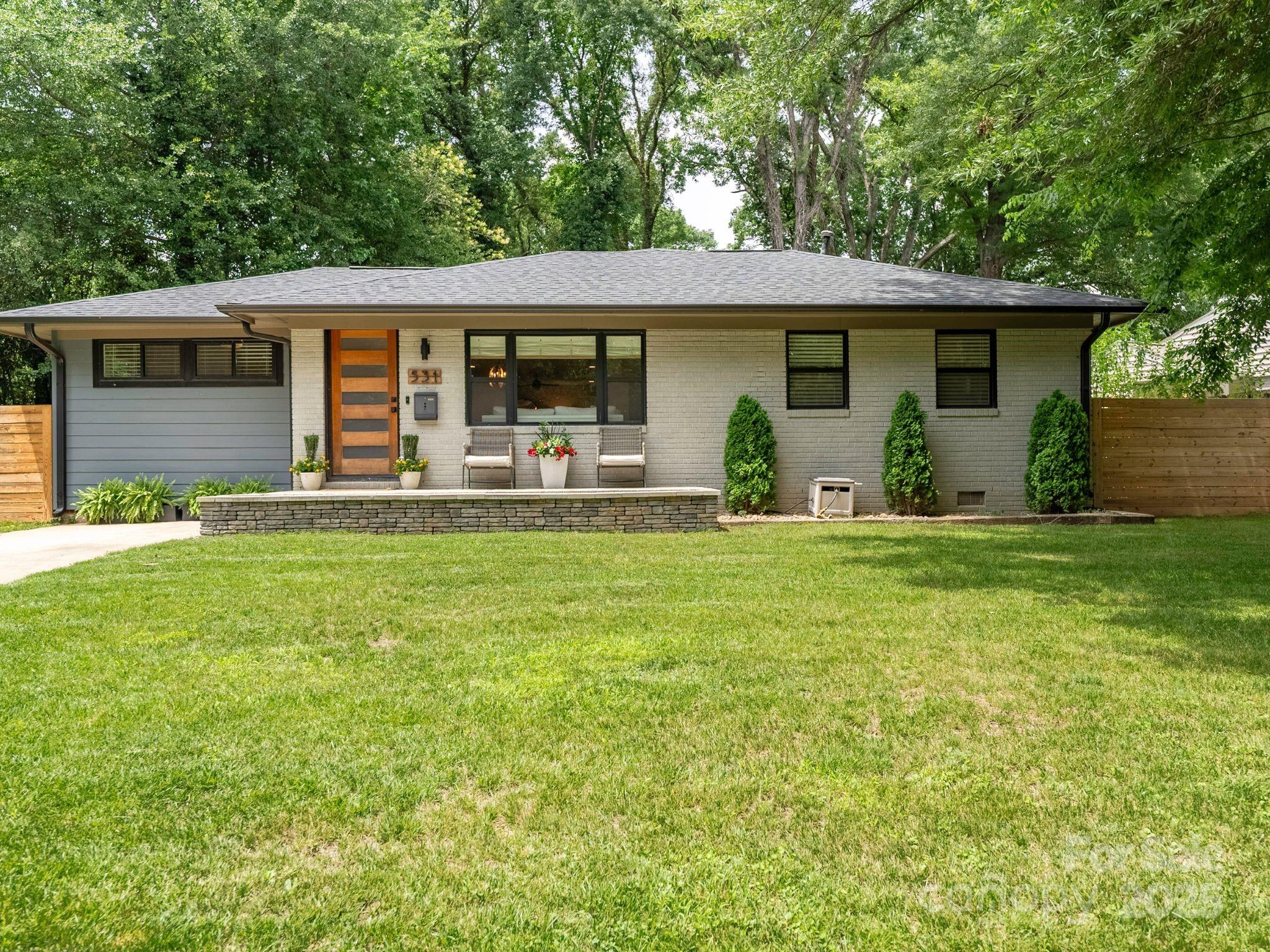 531 Manhasset Road Property Photo 1