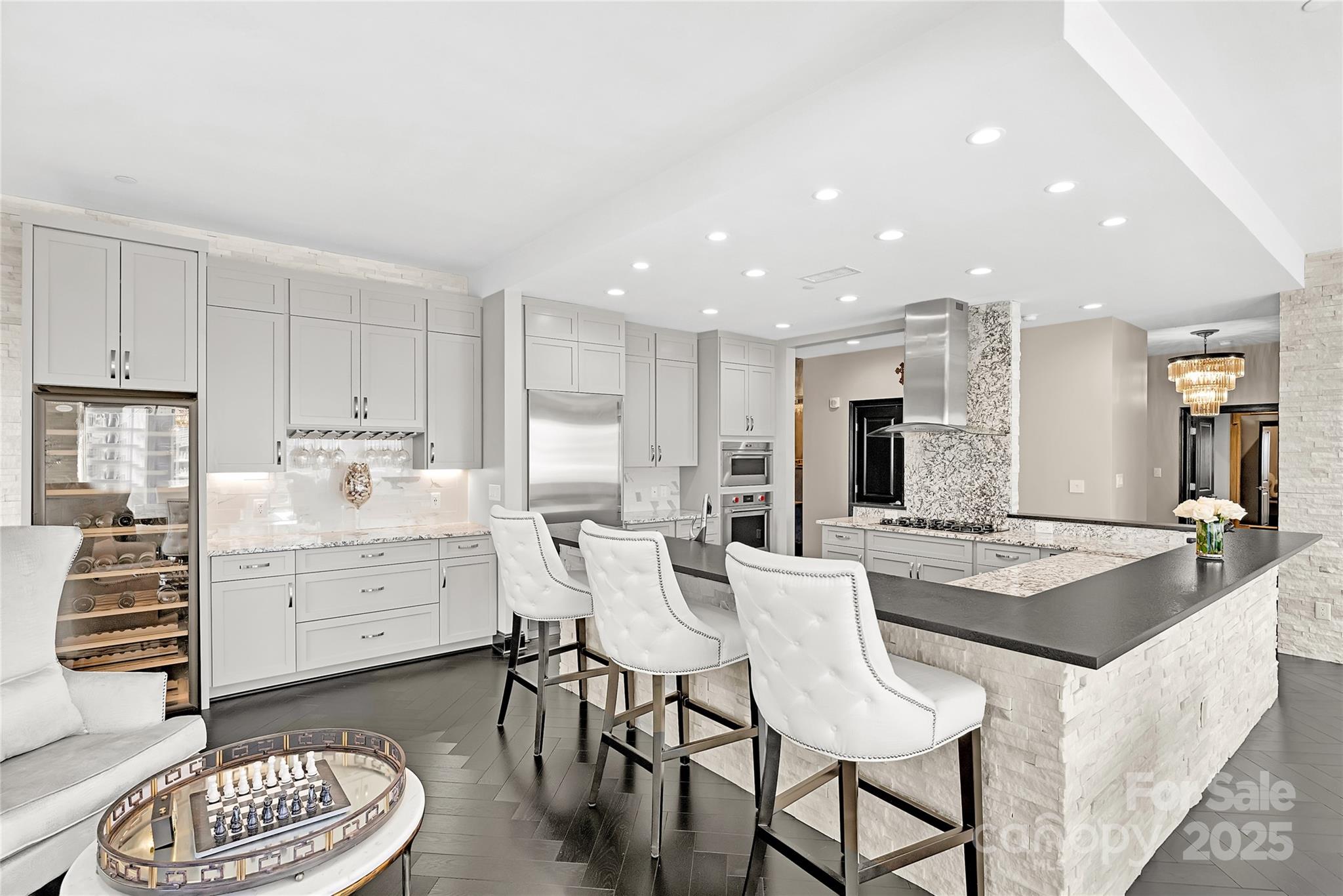 435 S Tryon Street Property Photo 5